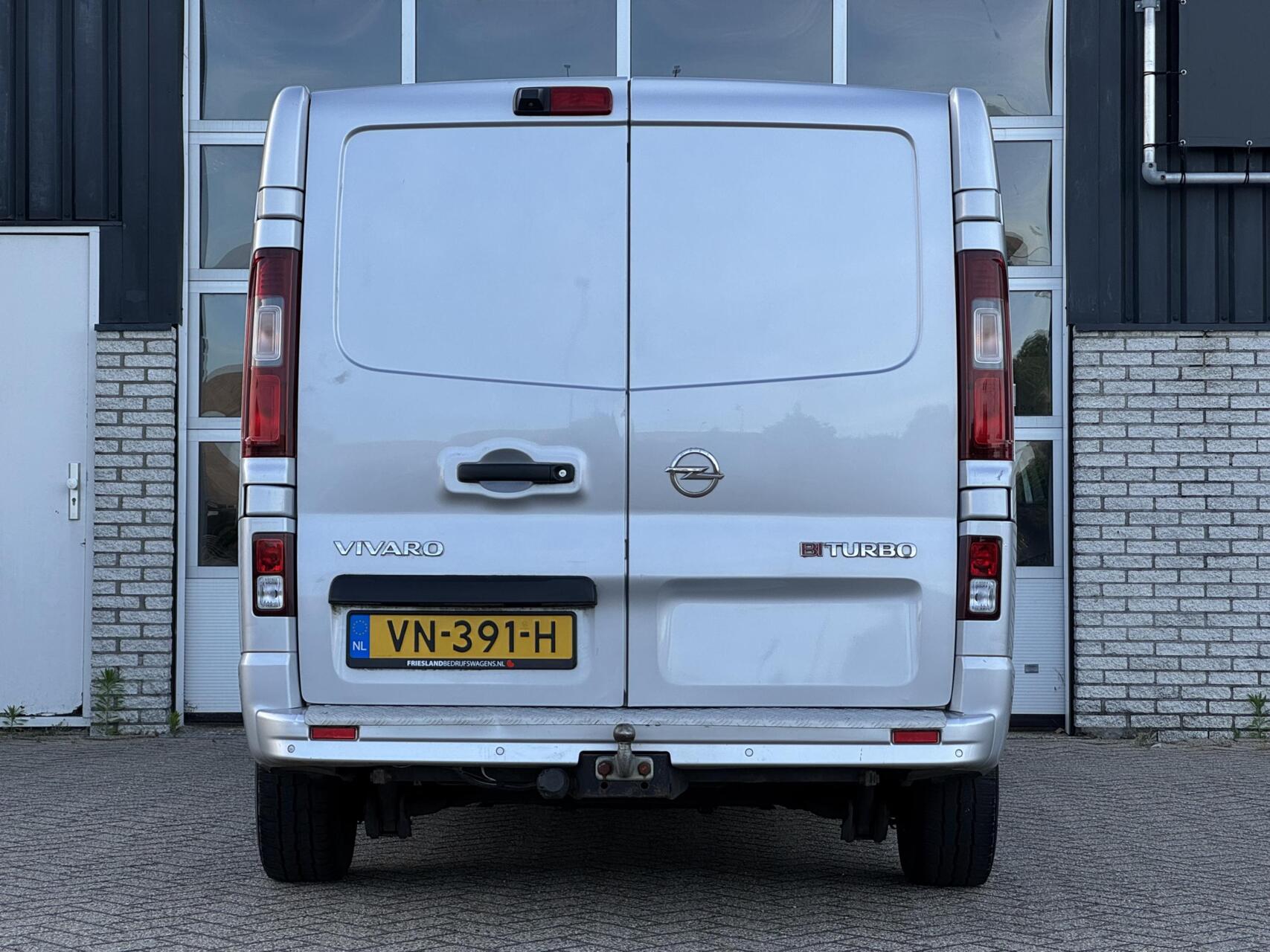 Foto van Opel Vivaro-b