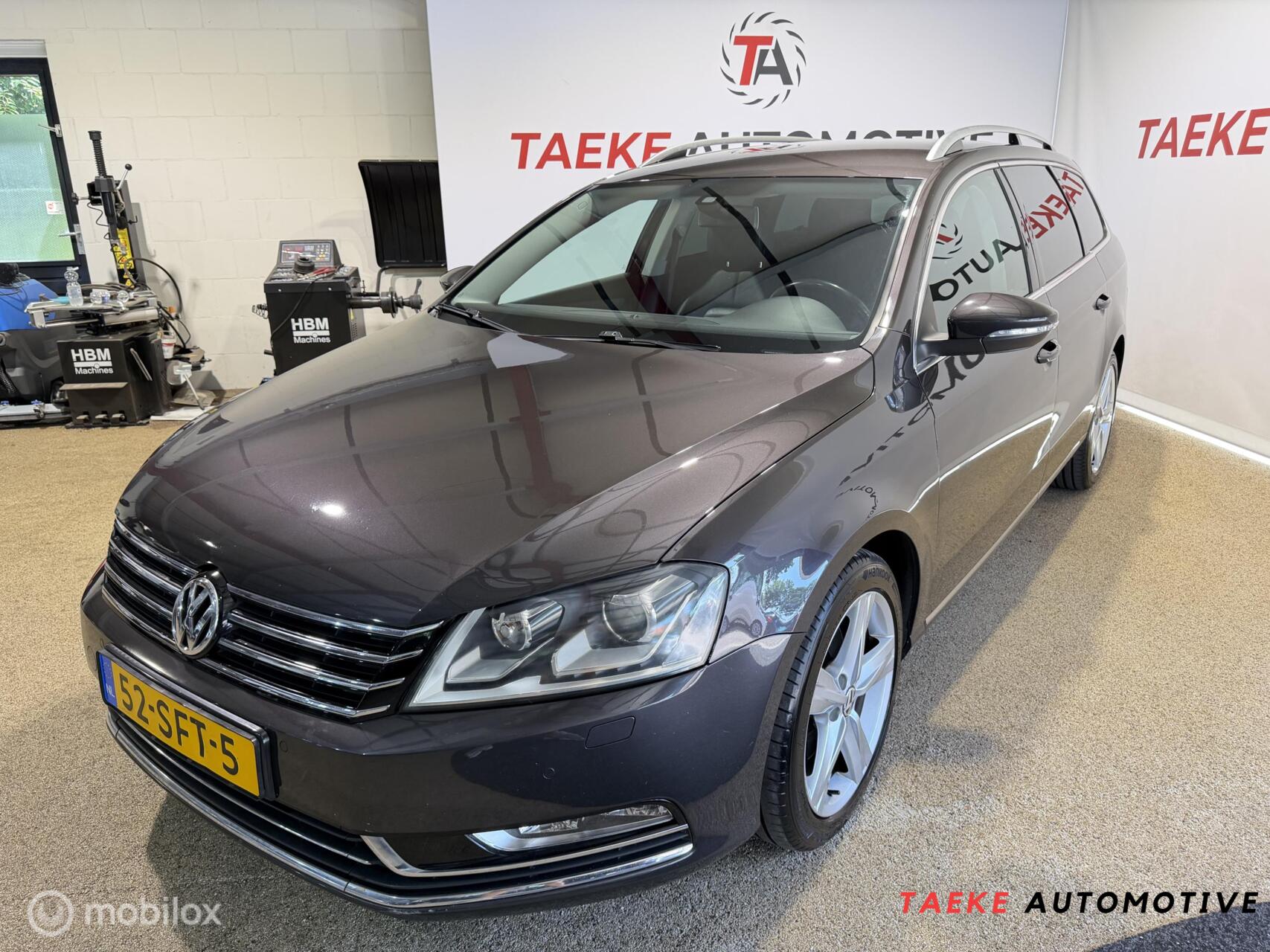 Volkswagen Passat 1.4 TSI Highline BlueMotion AUT 2011 - voorkant