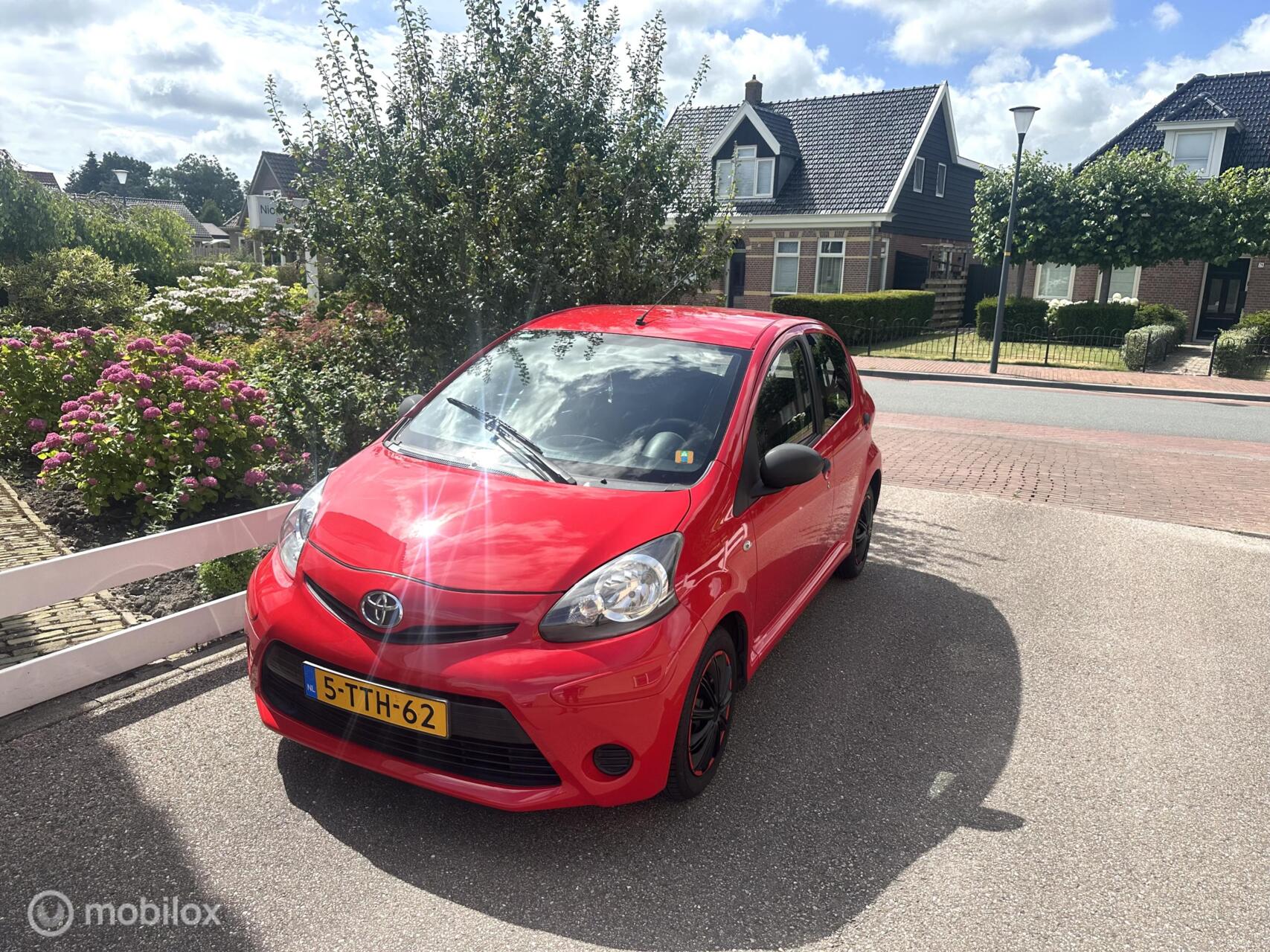 Toyota Toyota Aygo 1.0 VVT-i Comfort 5-DEURS AIRCO ELEKTRISCH PAKKET NIEUWE APK KEURING!! 2012 - voorkant