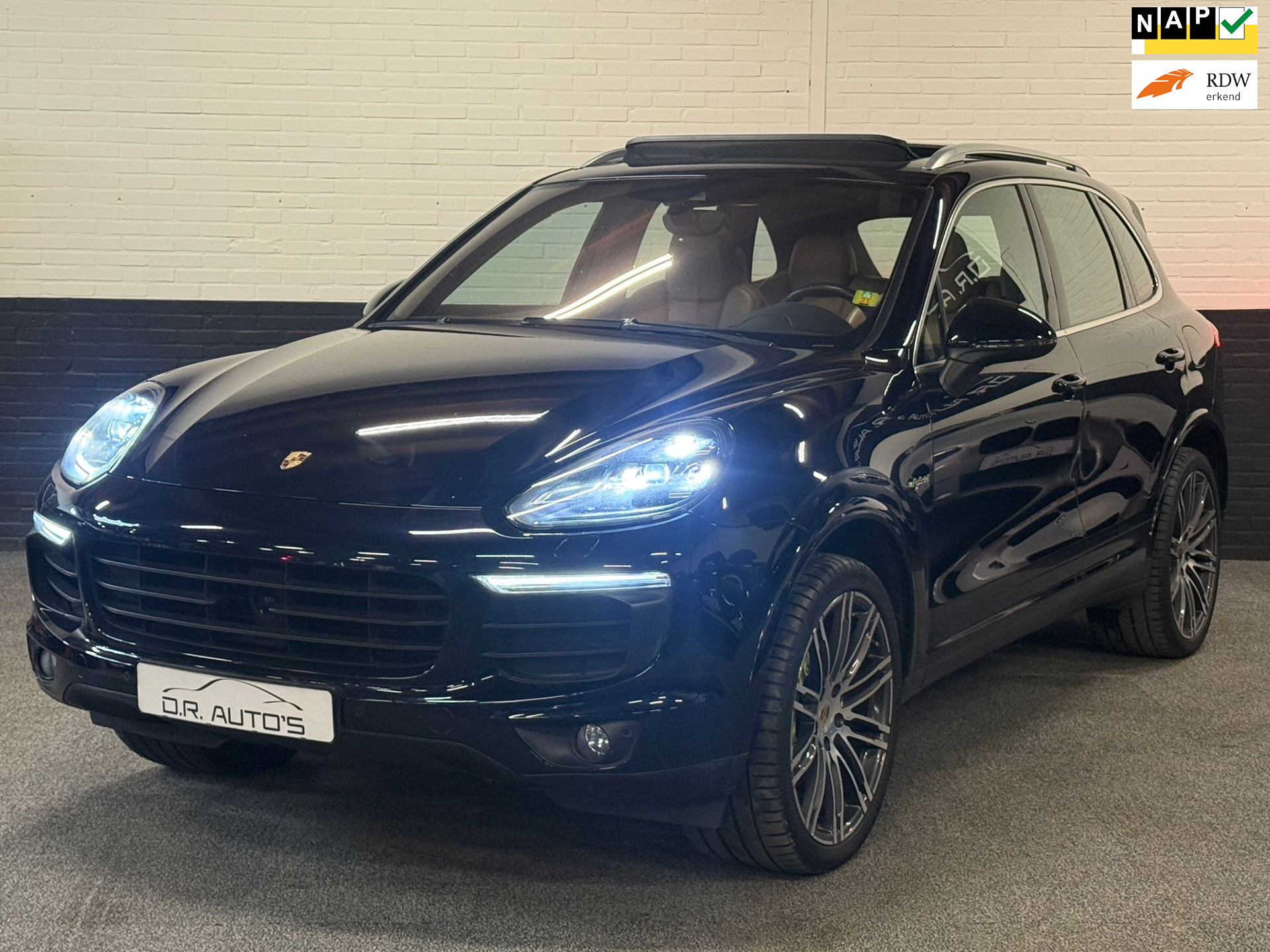 Foto van PORSCHE CAYENNE S E-HYBRID