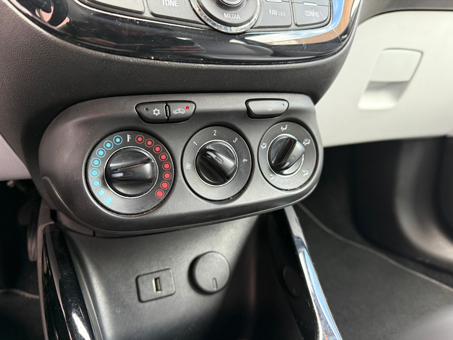 Foto van Opel Adam