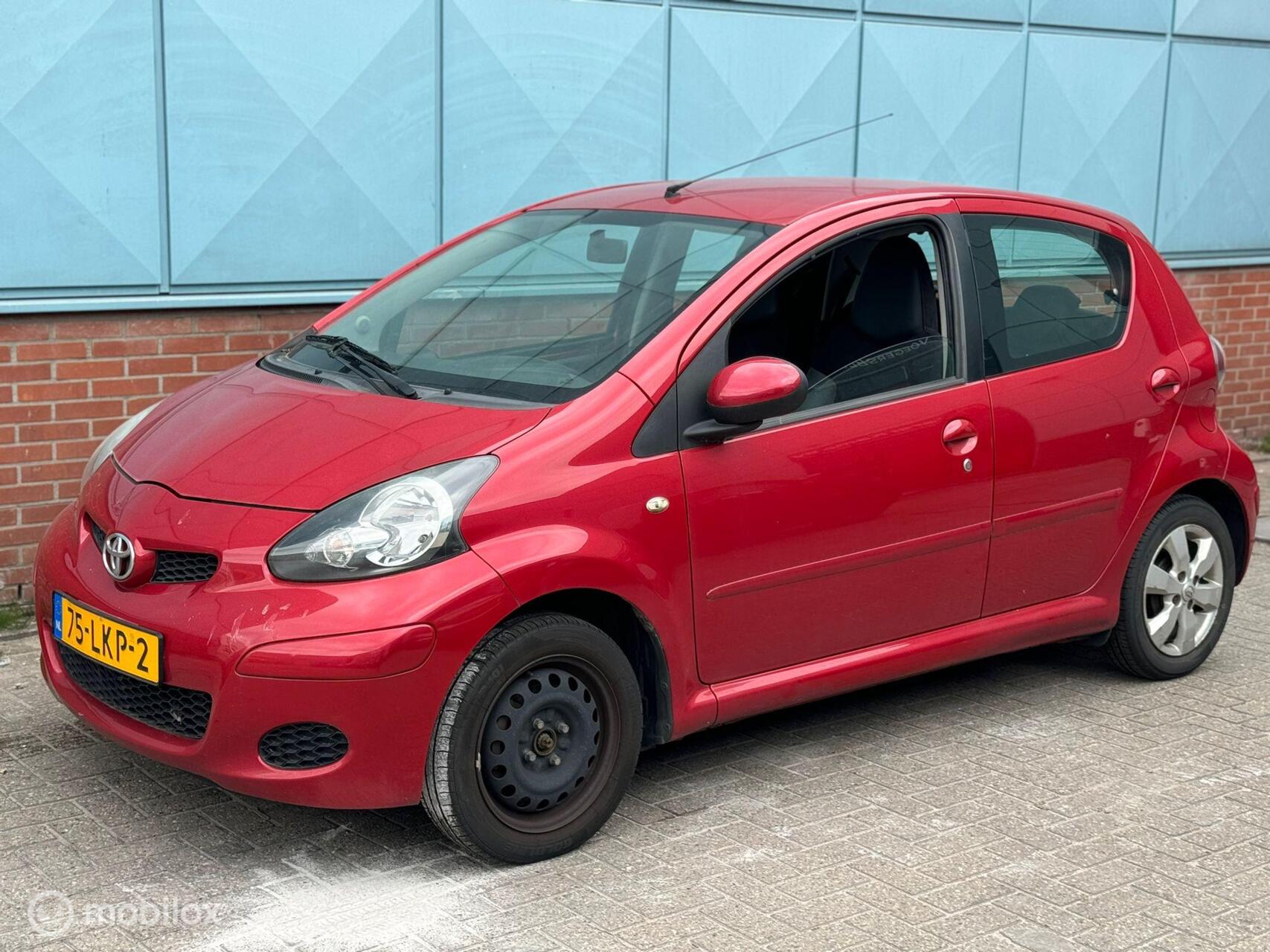 Toyota Toyota Aygo 1.0-12V Aspiration Gr.| NAP | APK | AIRCO | 5DRS 2010 - voorkant