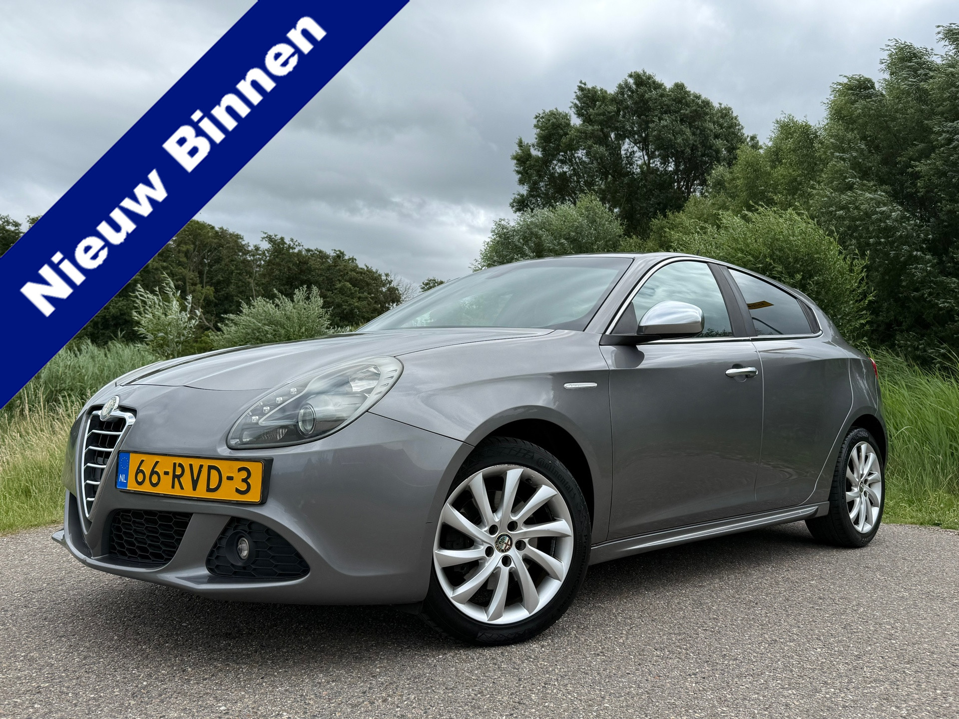 Alfa Romeo Alfa Giulietta 1.4 T 170 PK Distinctive | H-Leder | 2e Eigenaar | Clima | 17" Velgen | 6 Versnellingen | PDC | Cruise | LED 2011 - voorkant