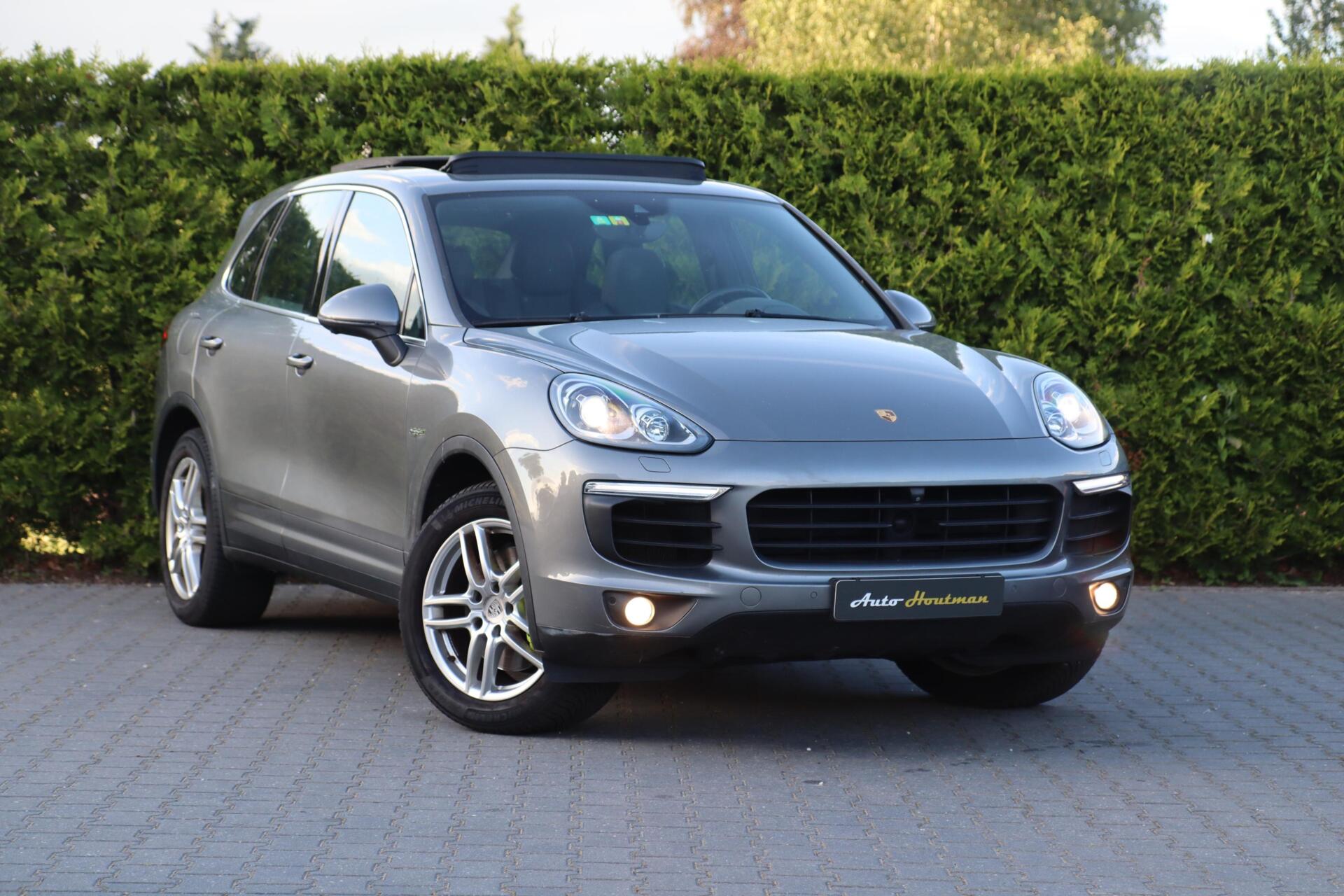 Foto van PORSCHE CAYENNE S E-HYBRID