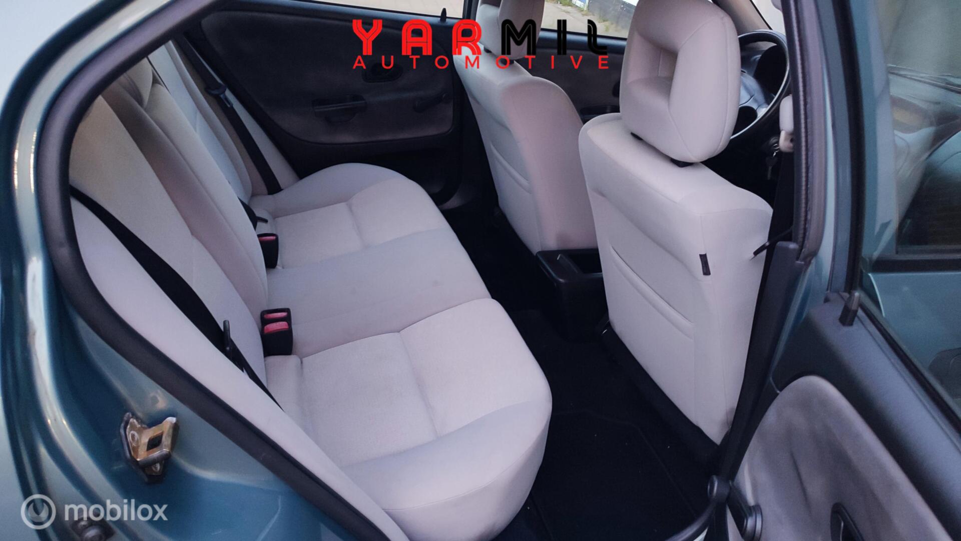 Foto van Mitsubishi Carisma