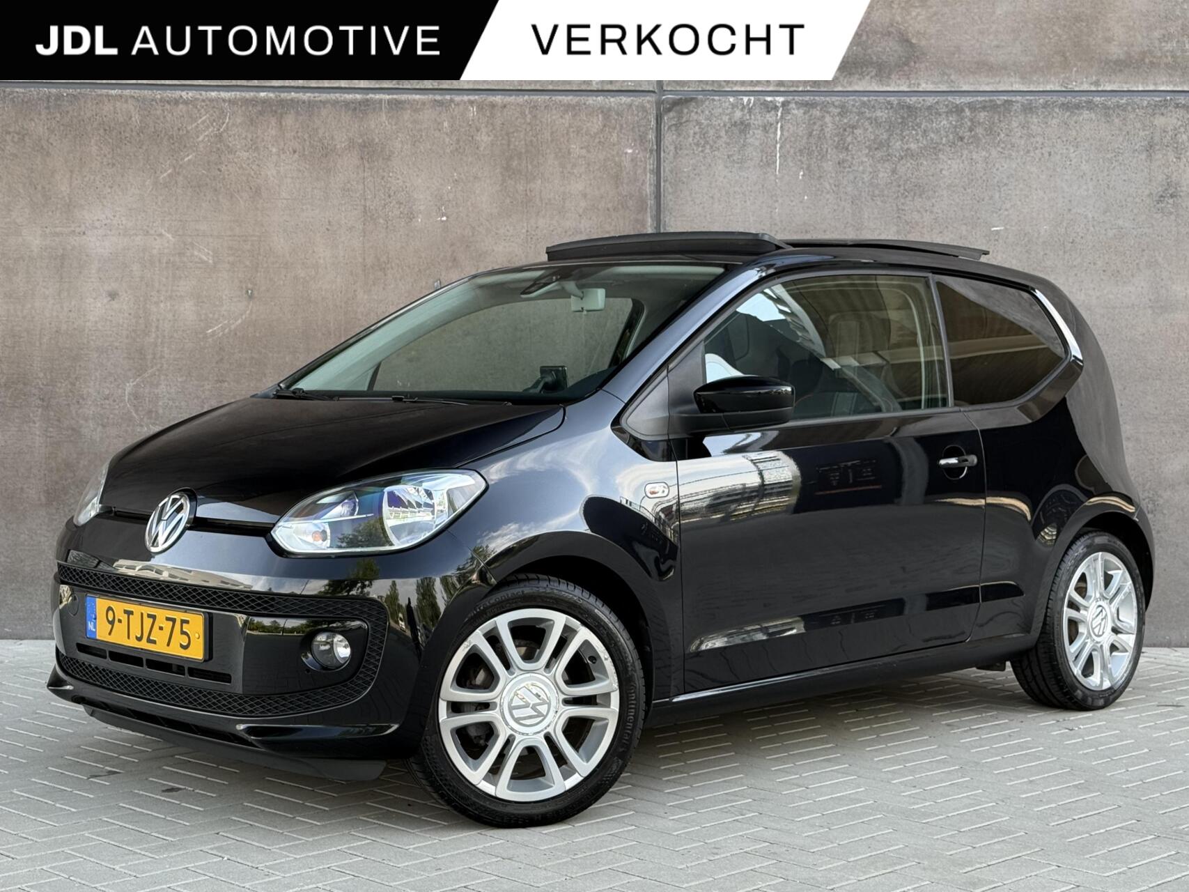 Volkswagen Up 1.0 groove up! BlueMotion | Panoramdak | Fender Audio | Airco | Cruise control | Org. NL | 2014 - voorkant