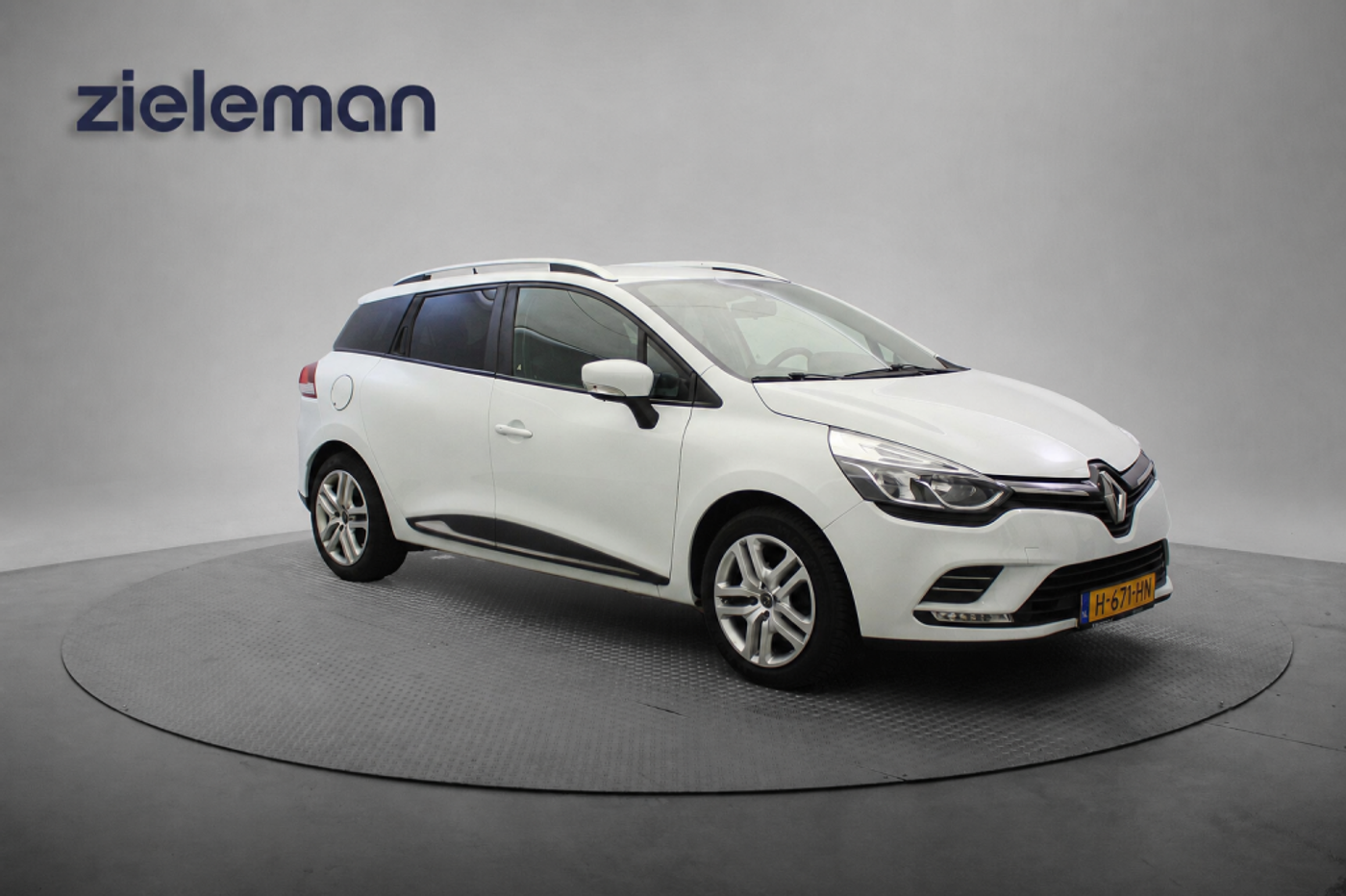 Renault Clio Estate 0.9 TCe Zen - Navi, Cruise, Trekhaak 2020 - voorkant
