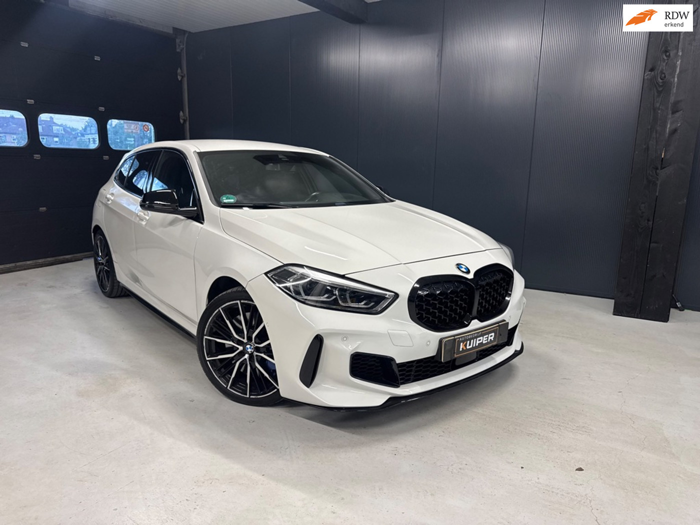 BMW M135i xDrive M135i xDrive High Executive 306pk 2020 - voorkant