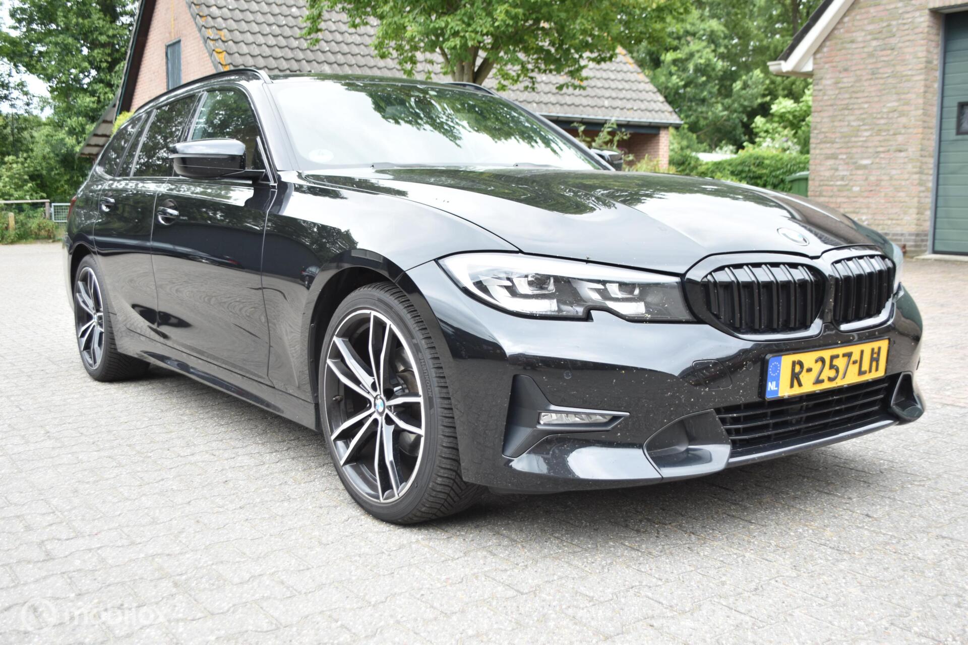 BMW 320d 320d High Exe Sportline Aut 2020 - voorkant