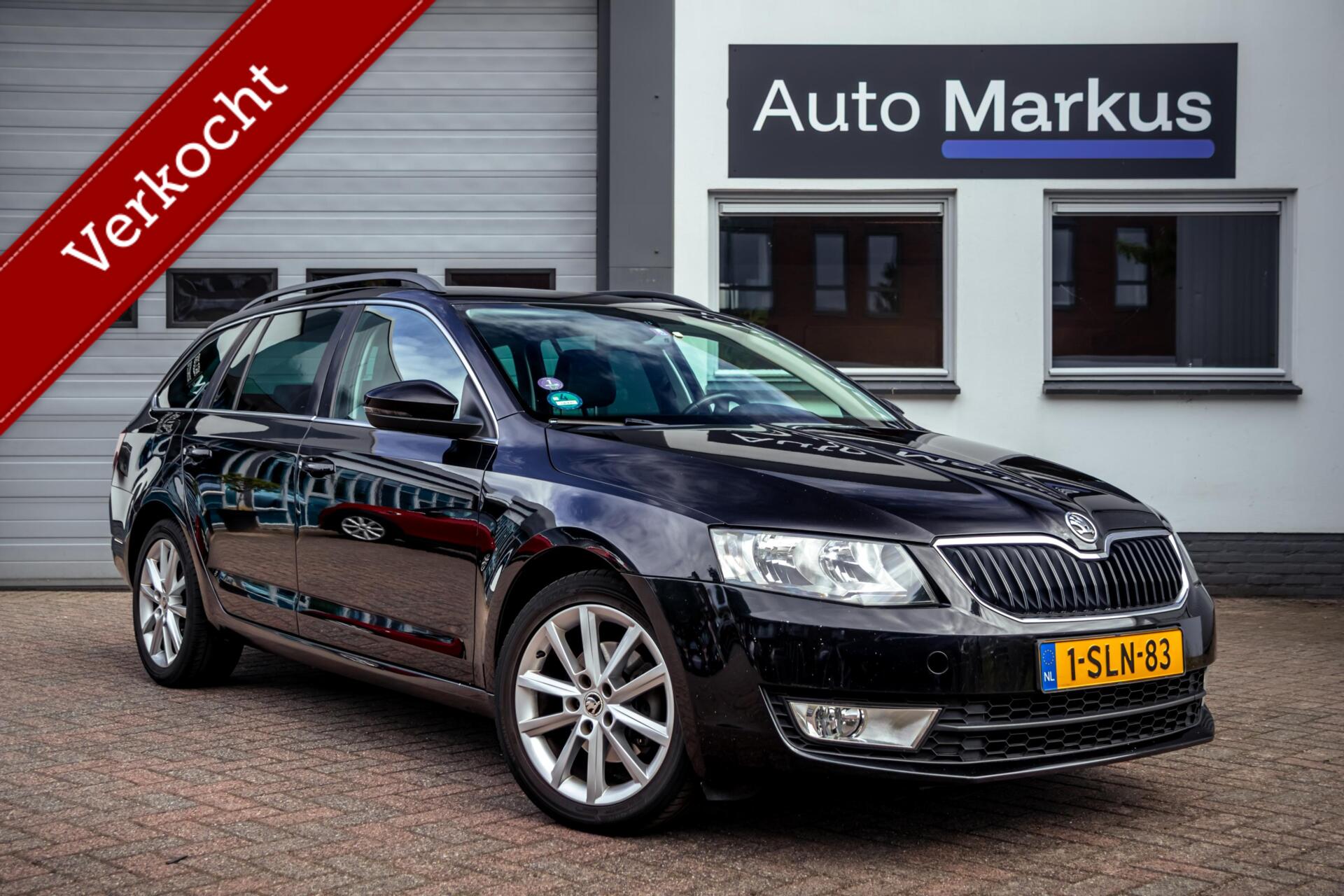 Skoda Octavia 1.2 TSI Elegance Businessline|Trekhaak|Half-Leder|Cruise|Clima 2013 - voorkant