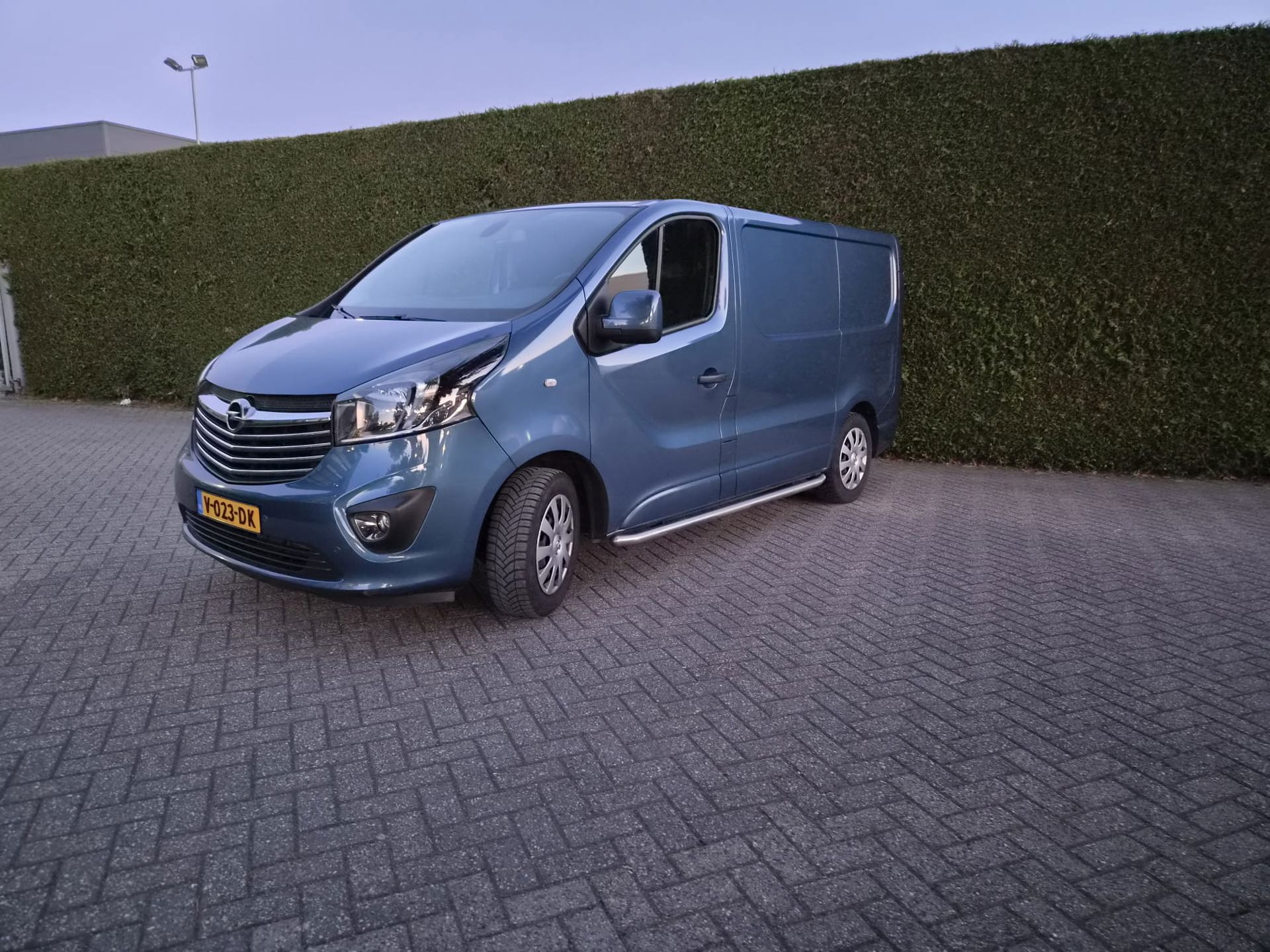 Foto van Opel Vivaro-b