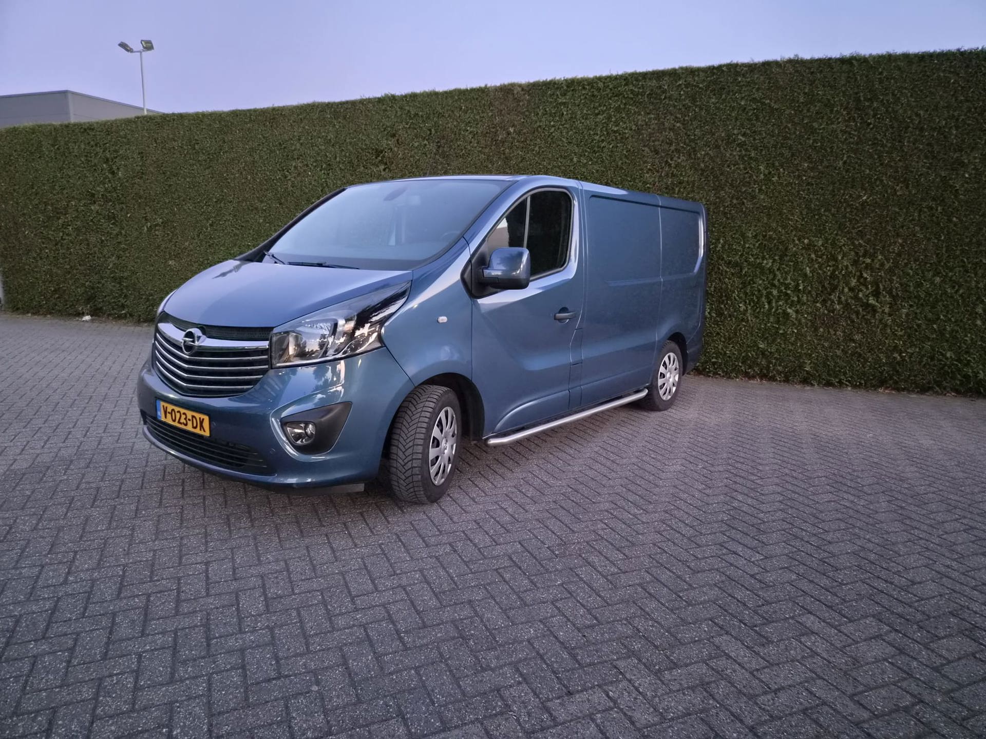 Foto van Opel Vivaro-b