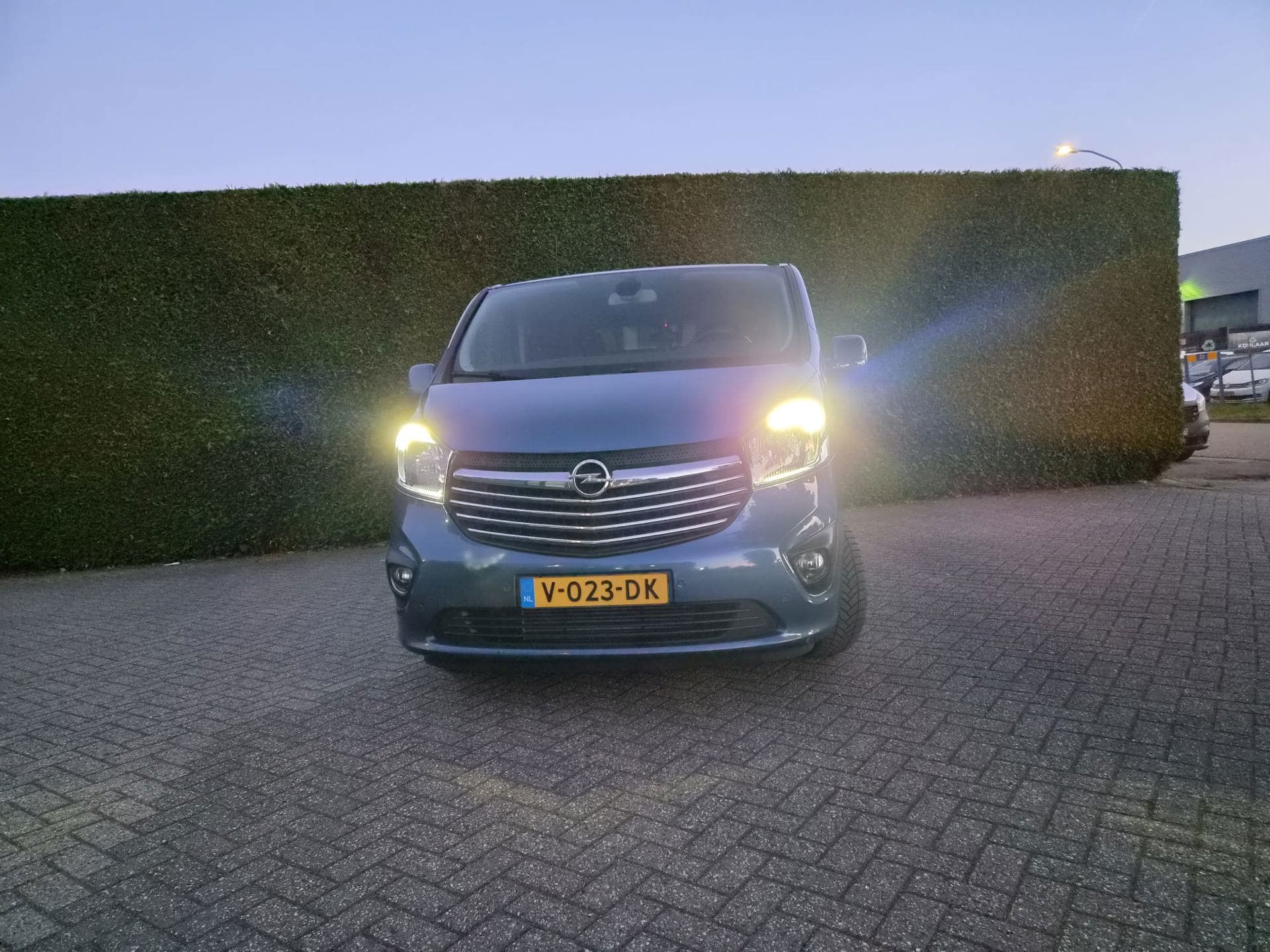 Foto van Opel Vivaro-b