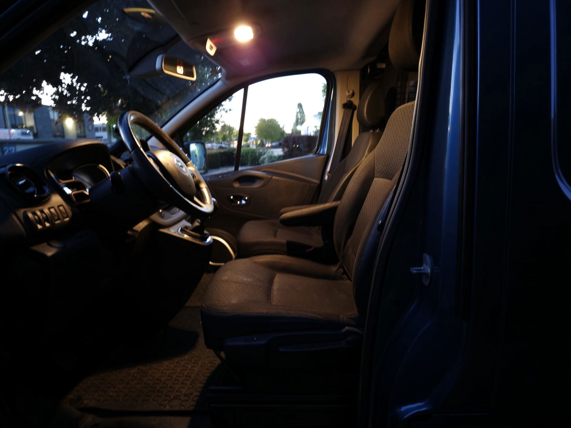 Foto van Opel Vivaro-b