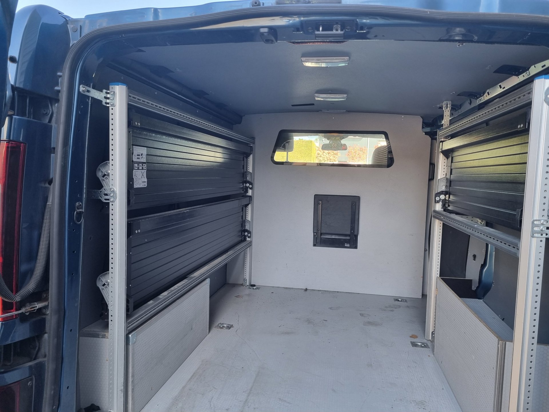 Foto van Opel Vivaro-b