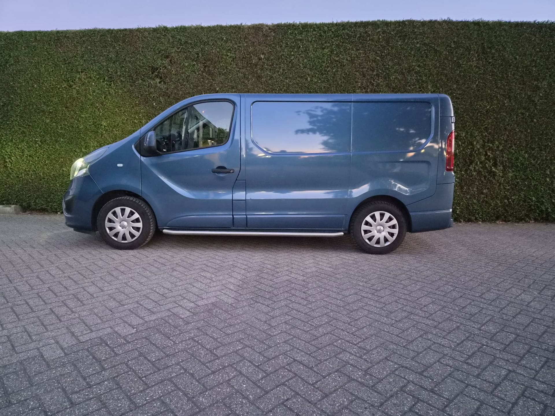 Foto van Opel Vivaro-b