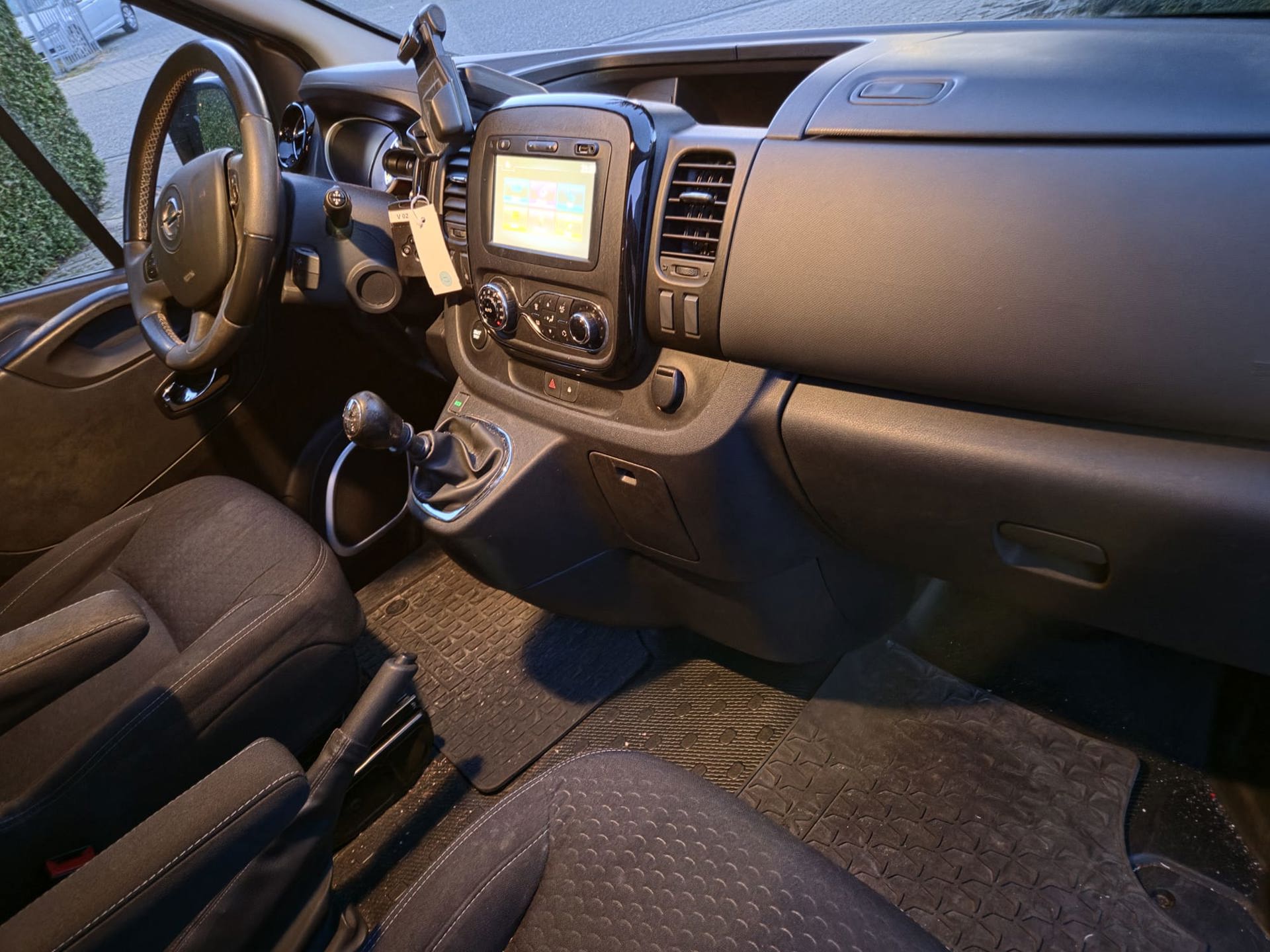 Foto van Opel Vivaro-b