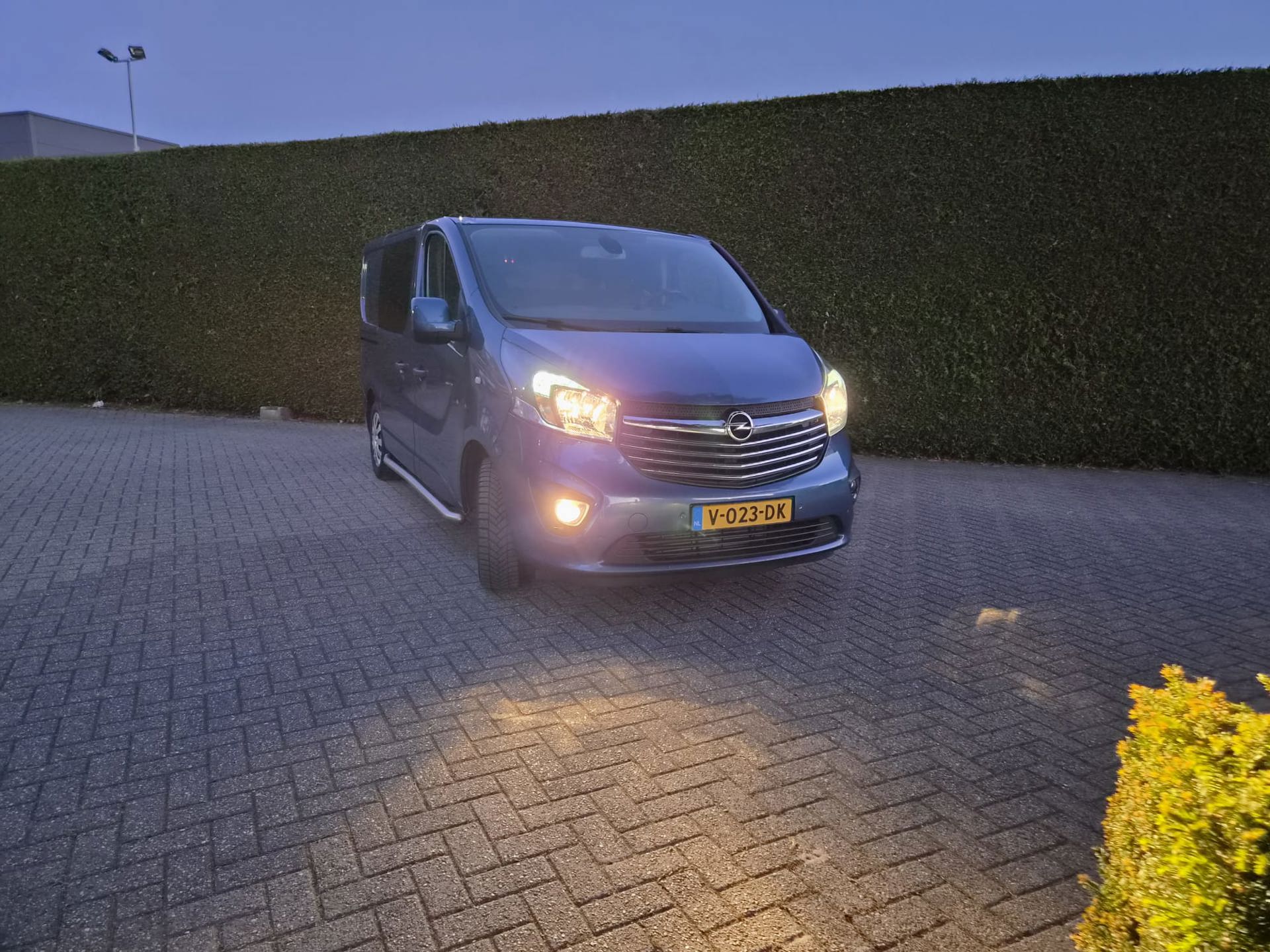 Foto van Opel Vivaro-b
