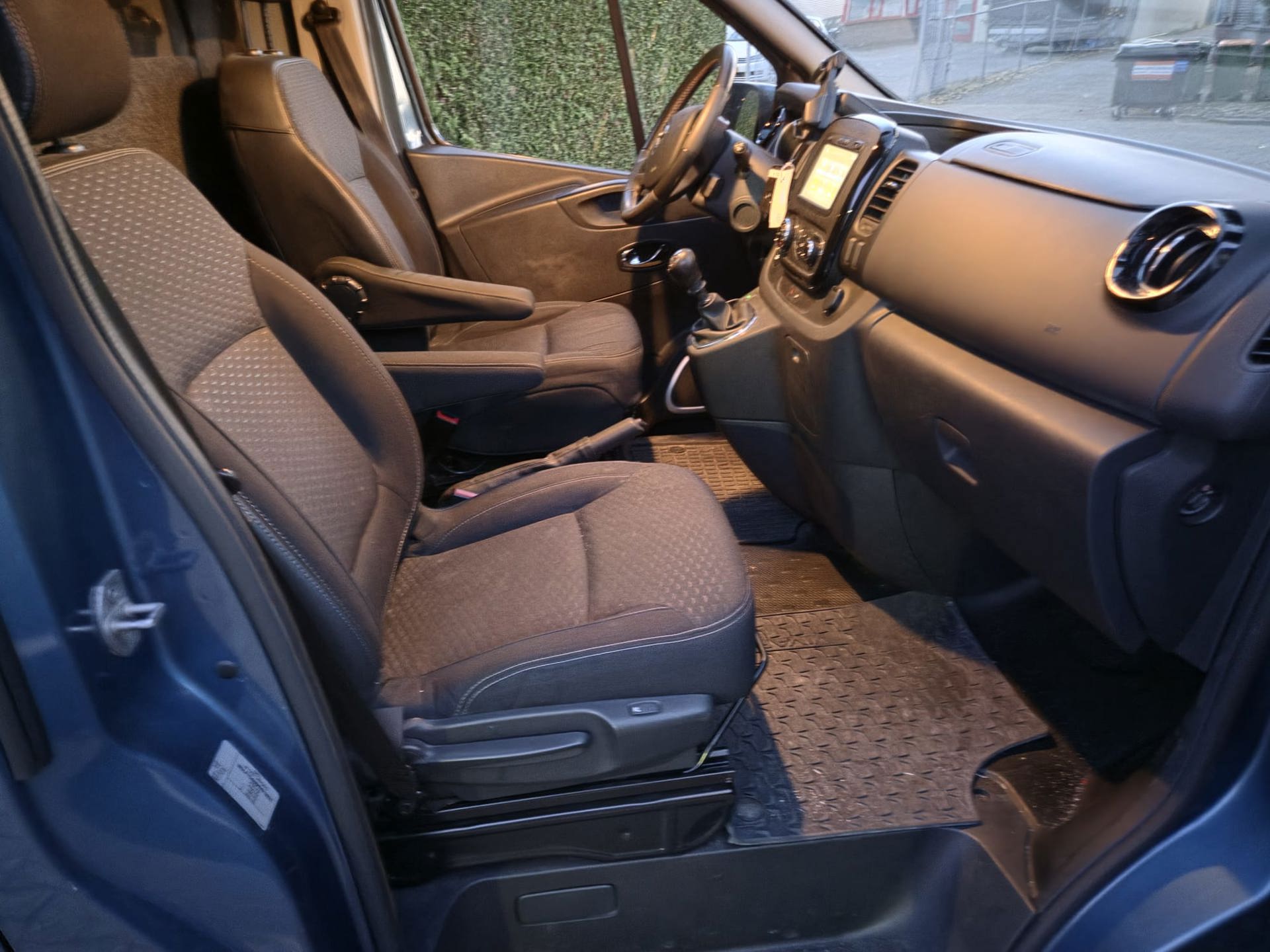 Foto van Opel Vivaro-b