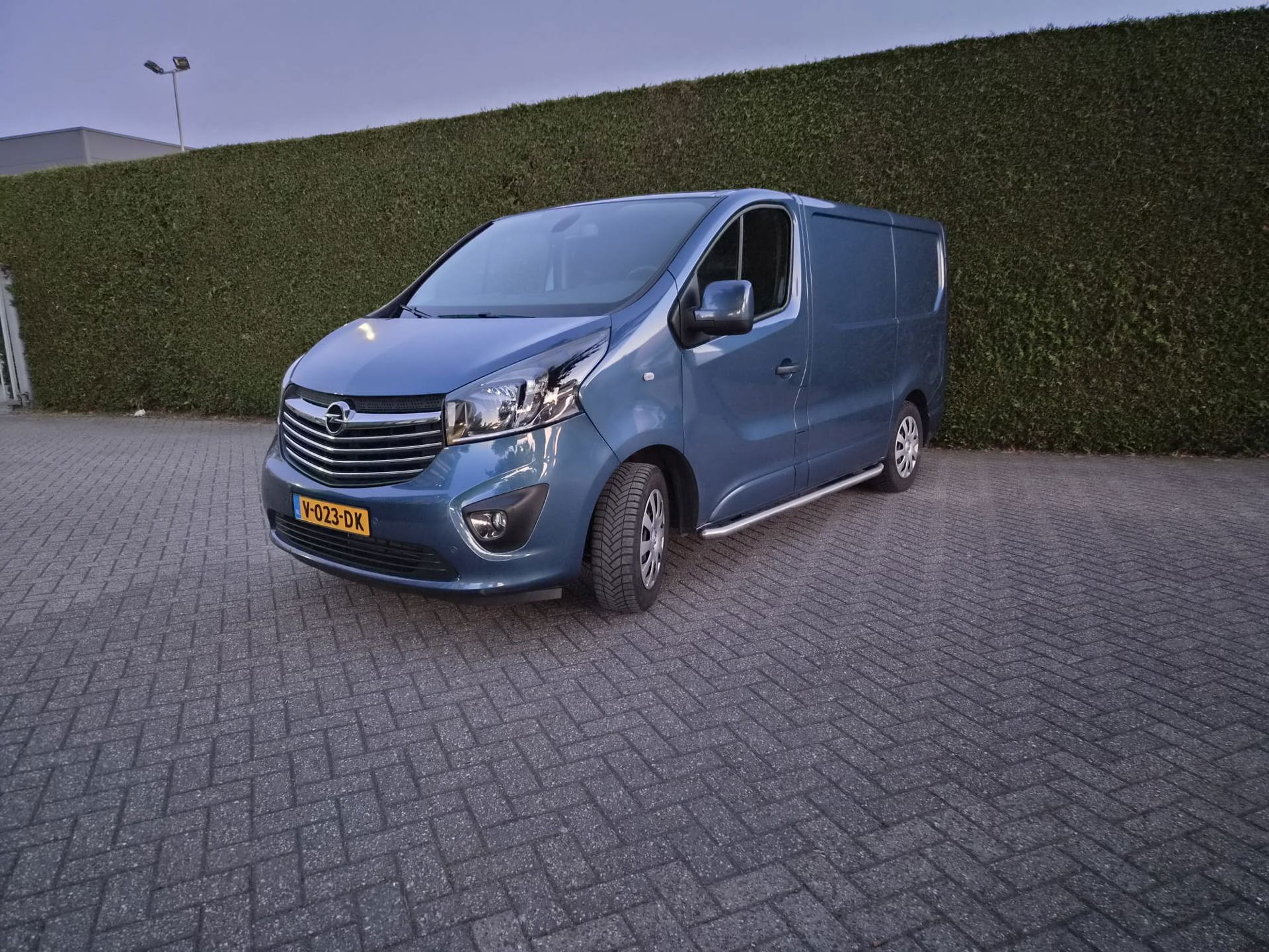 Foto van Opel Vivaro-b