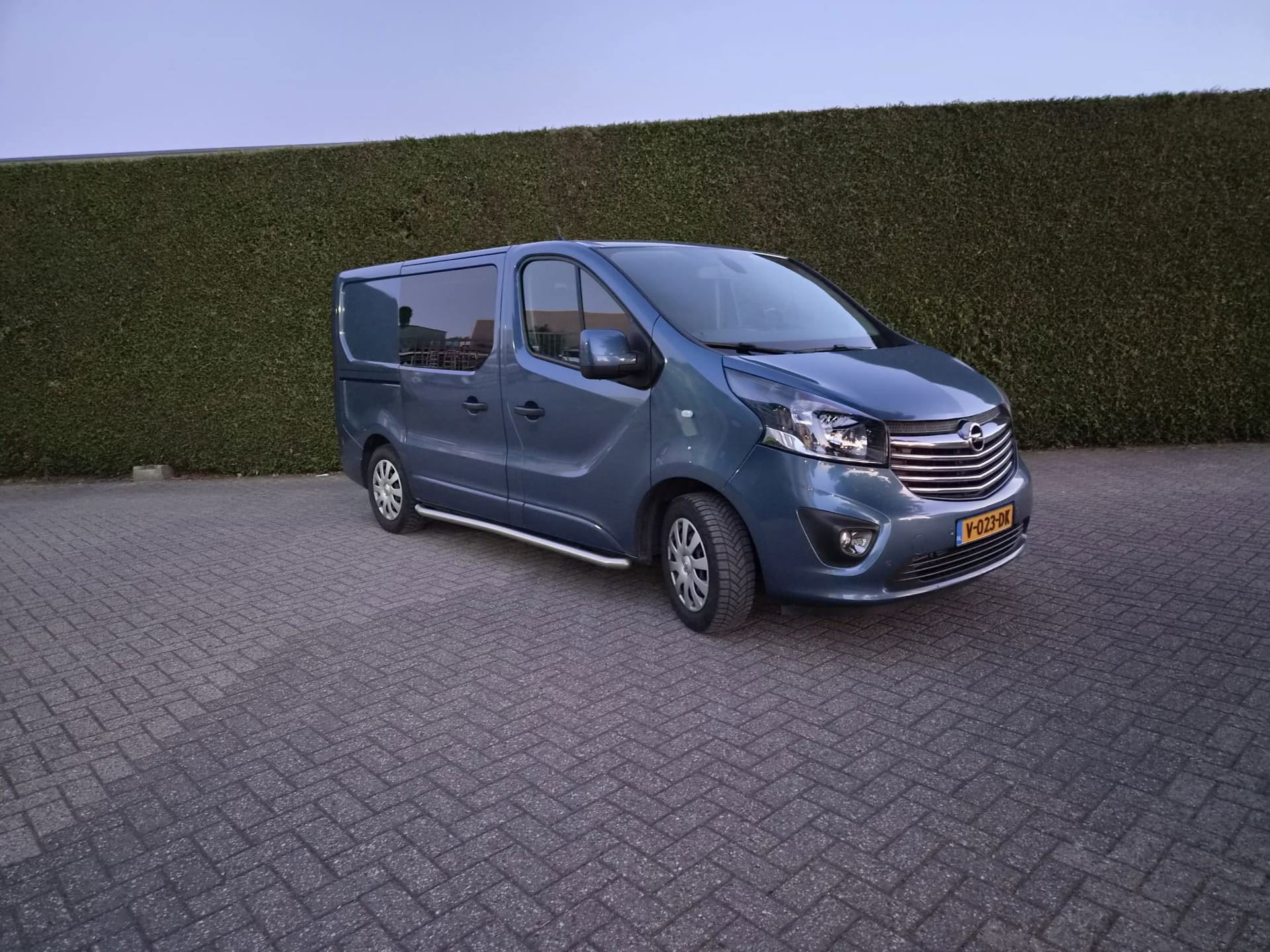 Foto van Opel Vivaro-b