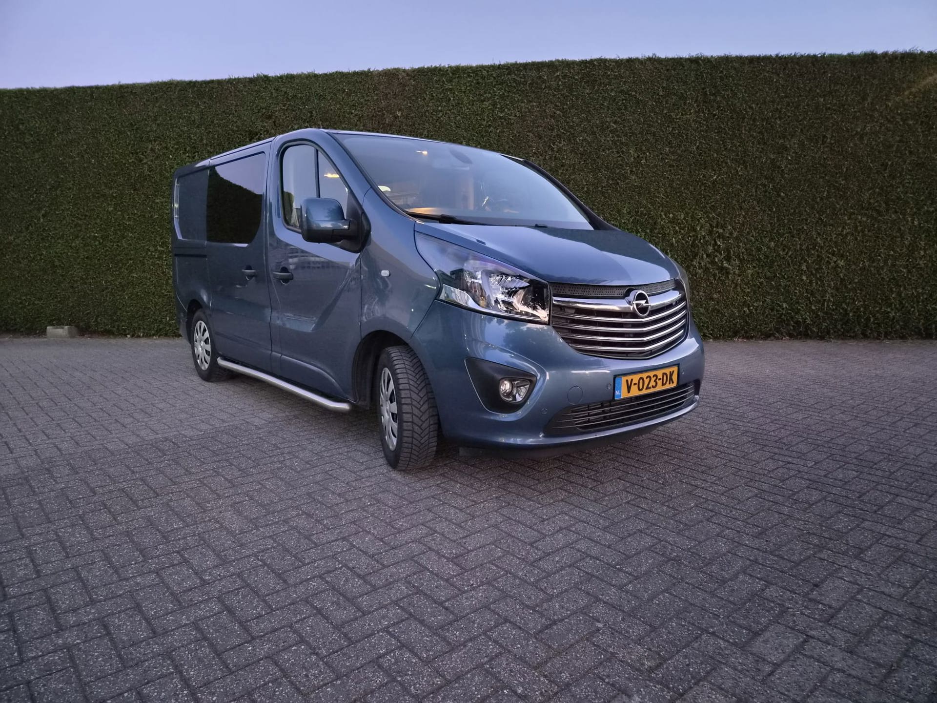 Foto van Opel Vivaro-b