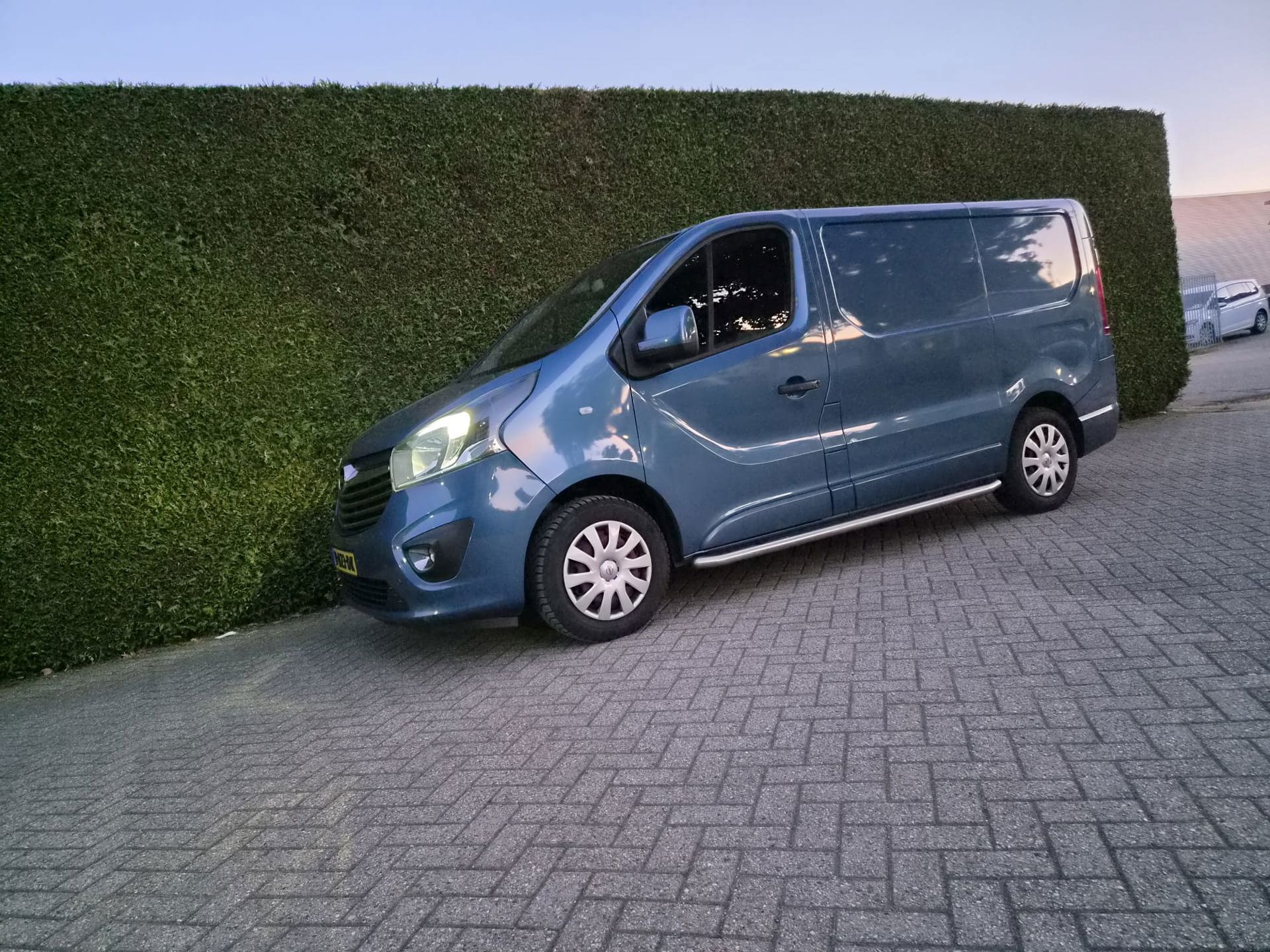 Foto van Opel Vivaro-b