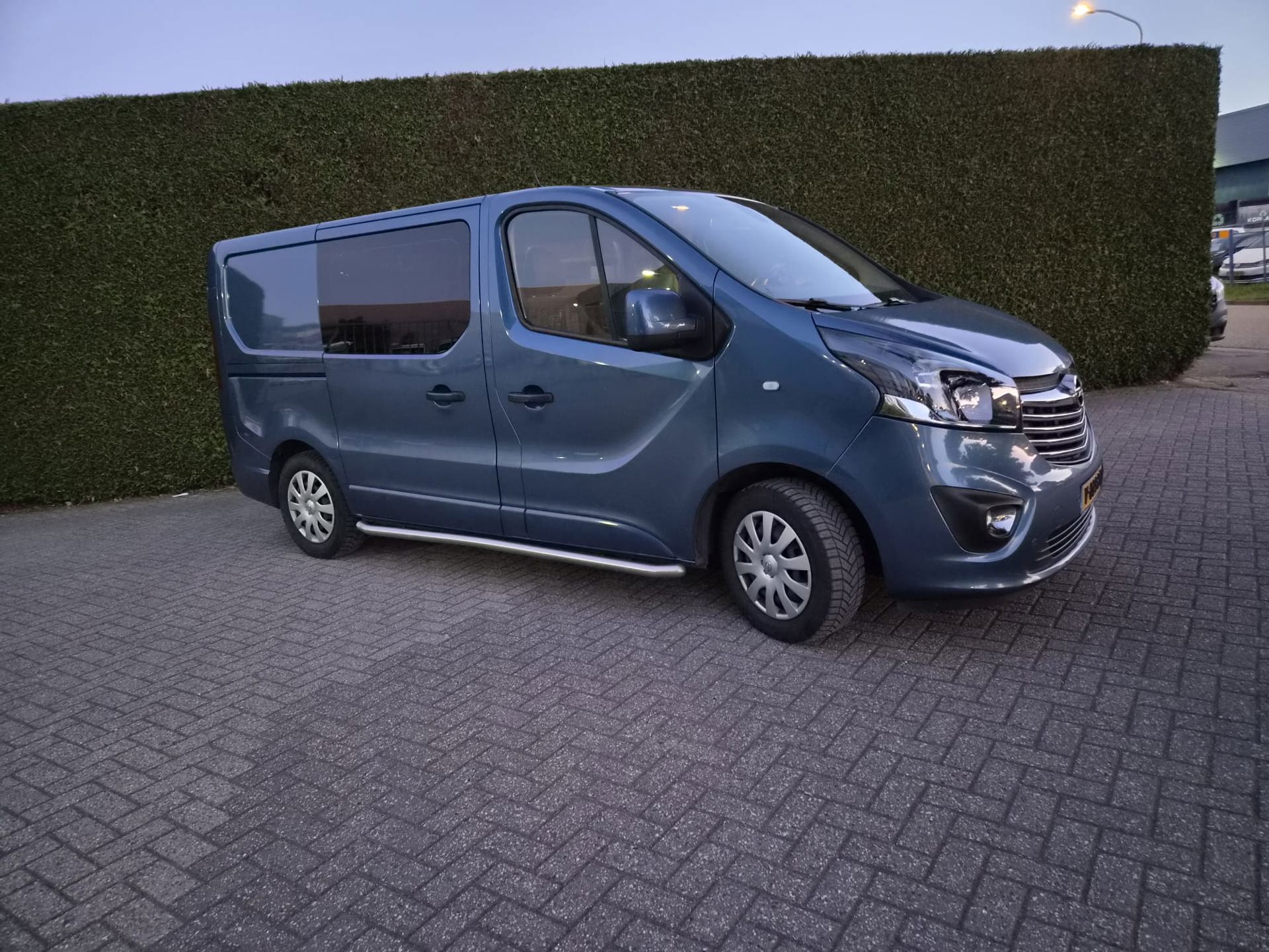 Foto van Opel Vivaro-b