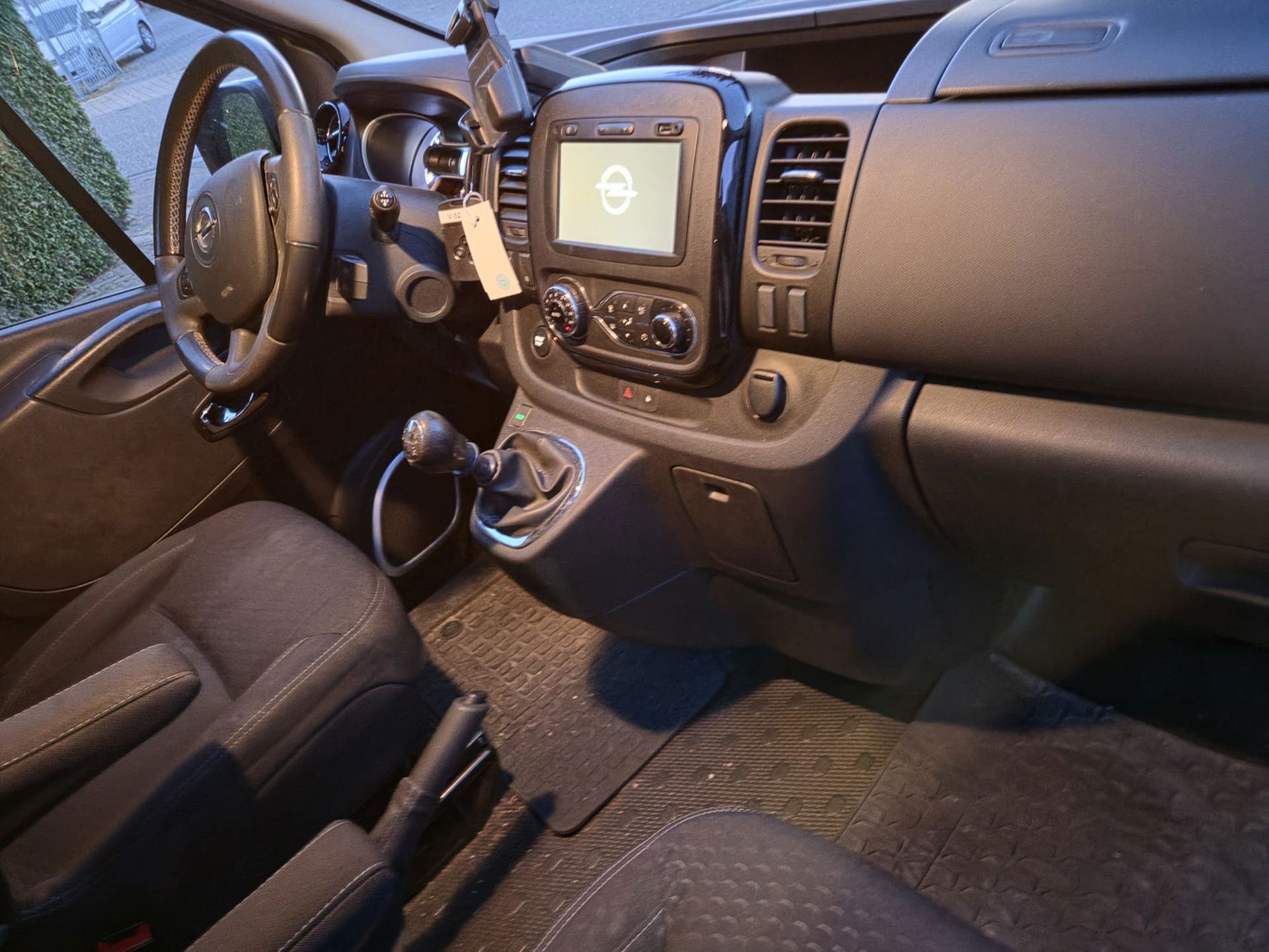 Foto van Opel Vivaro-b