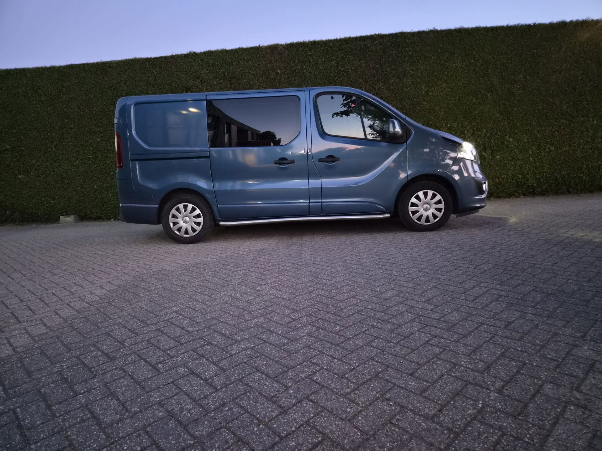 Foto van Opel Vivaro-b