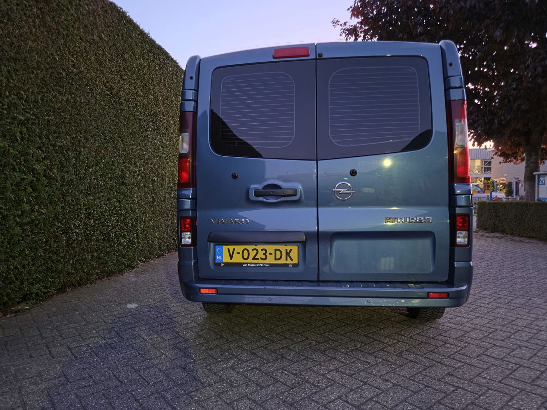 Foto van Opel Vivaro-b