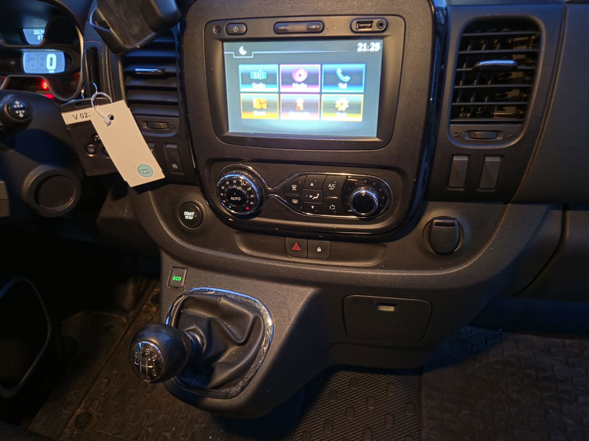 Foto van Opel Vivaro-b