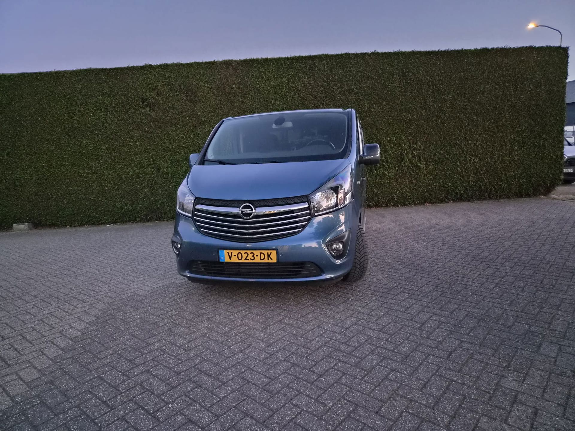 Foto van Opel Vivaro-b