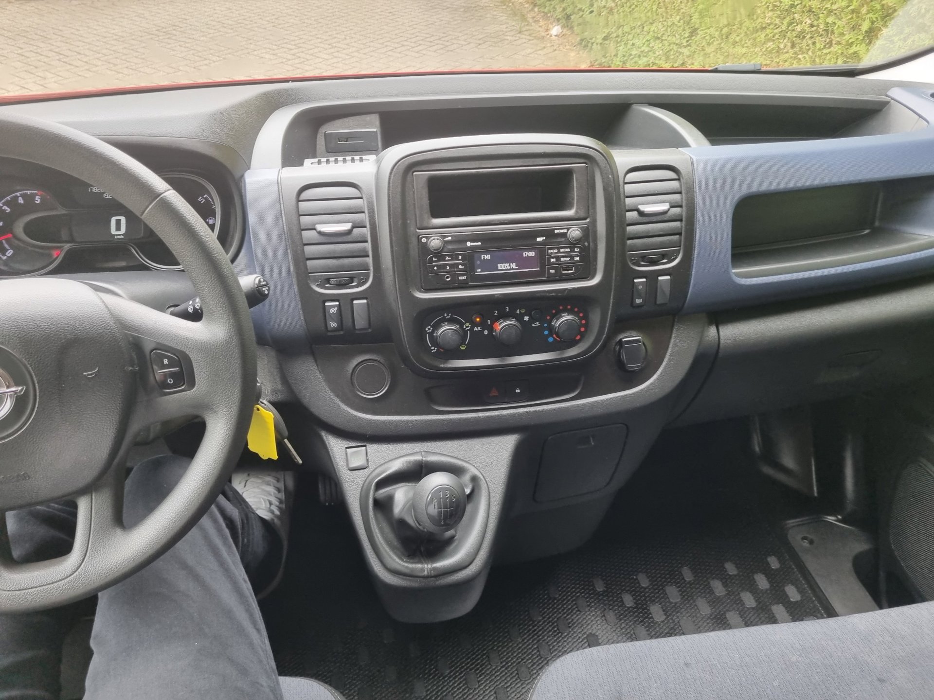 Foto van Opel Vivaro-b