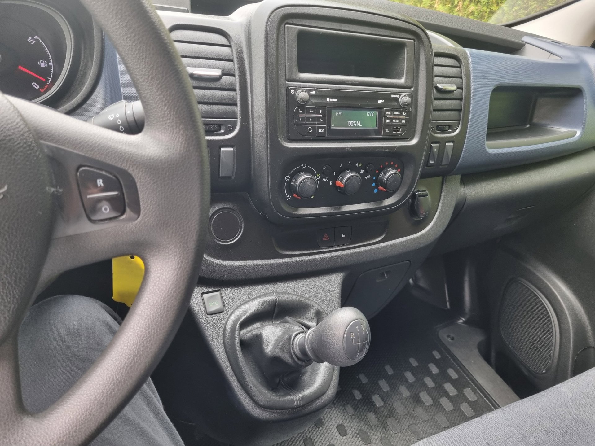 Foto van Opel Vivaro-b
