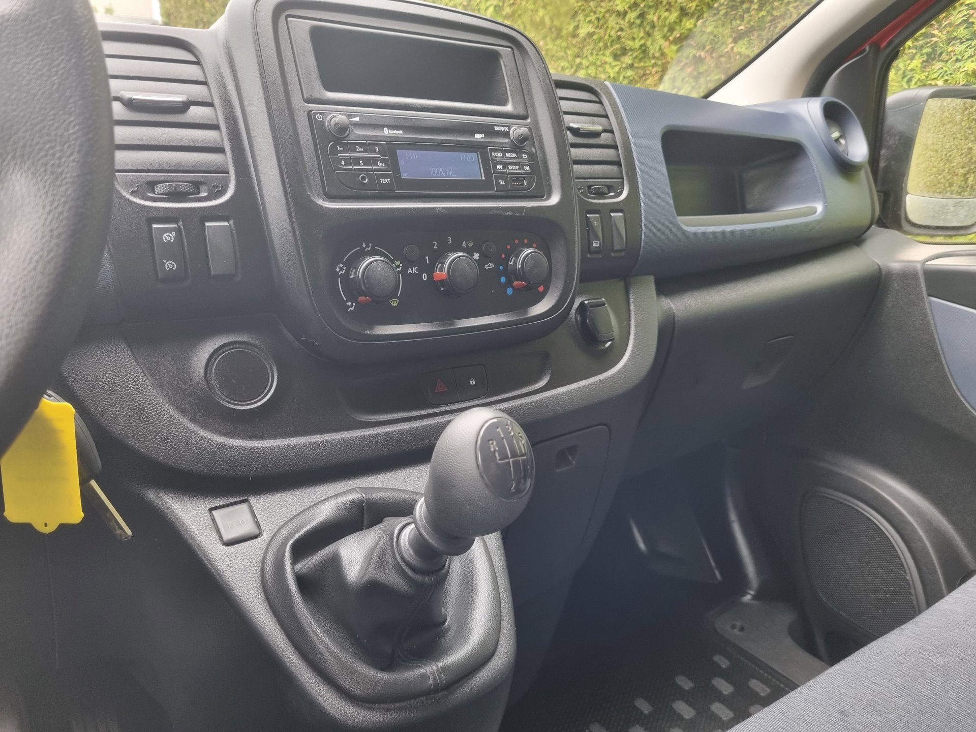 Foto van Opel Vivaro-b