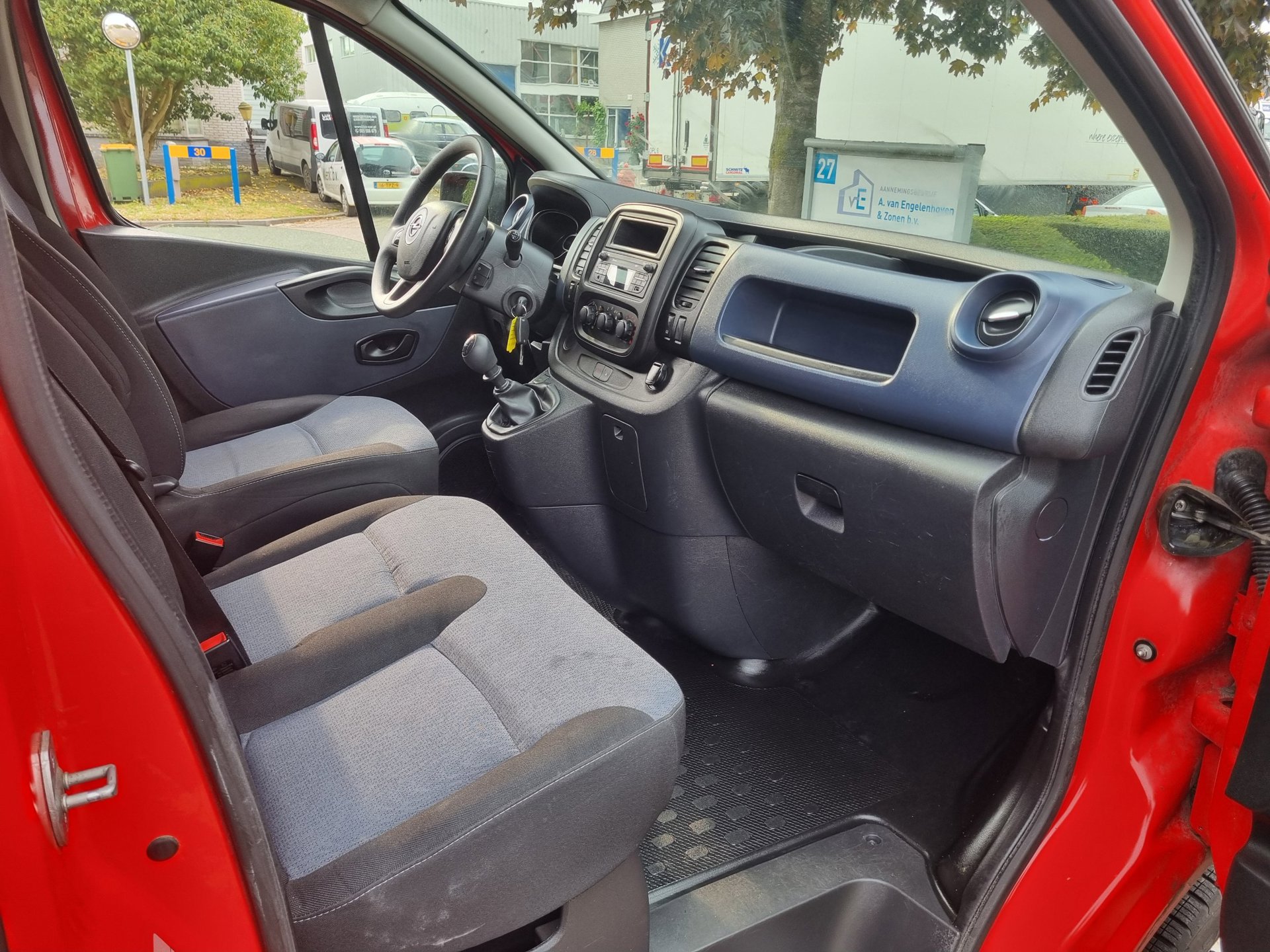Foto van Opel Vivaro-b