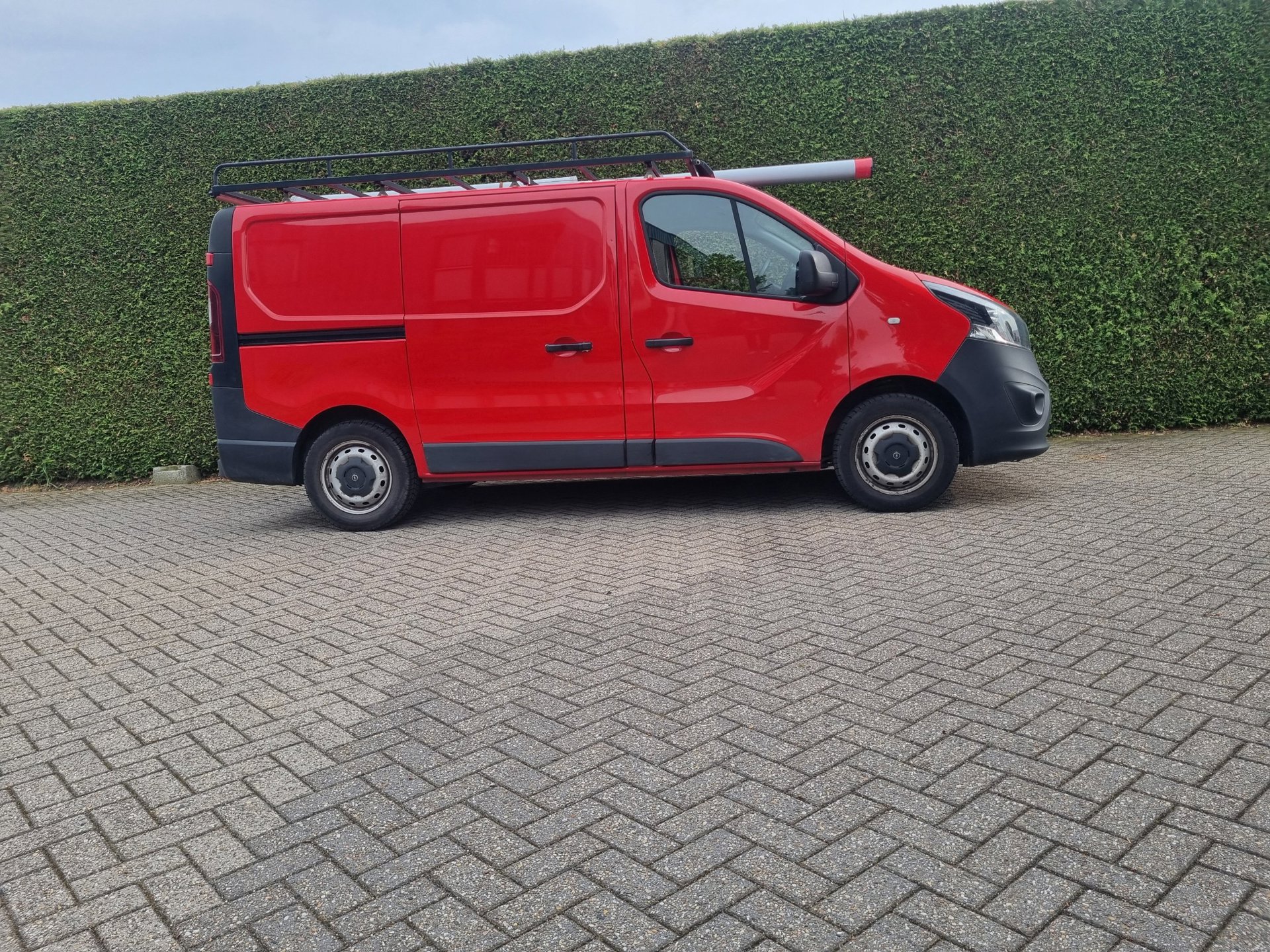 Foto van Opel Vivaro-b