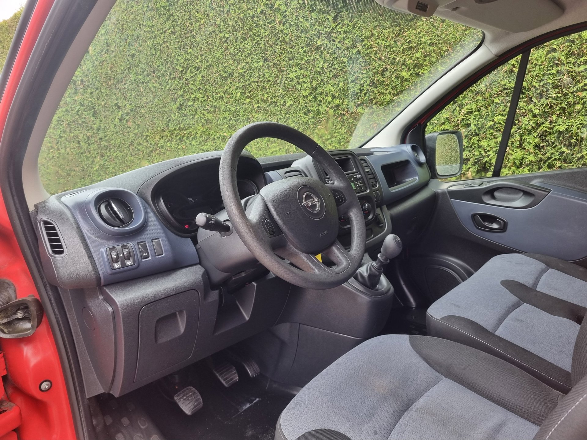 Foto van Opel Vivaro-b