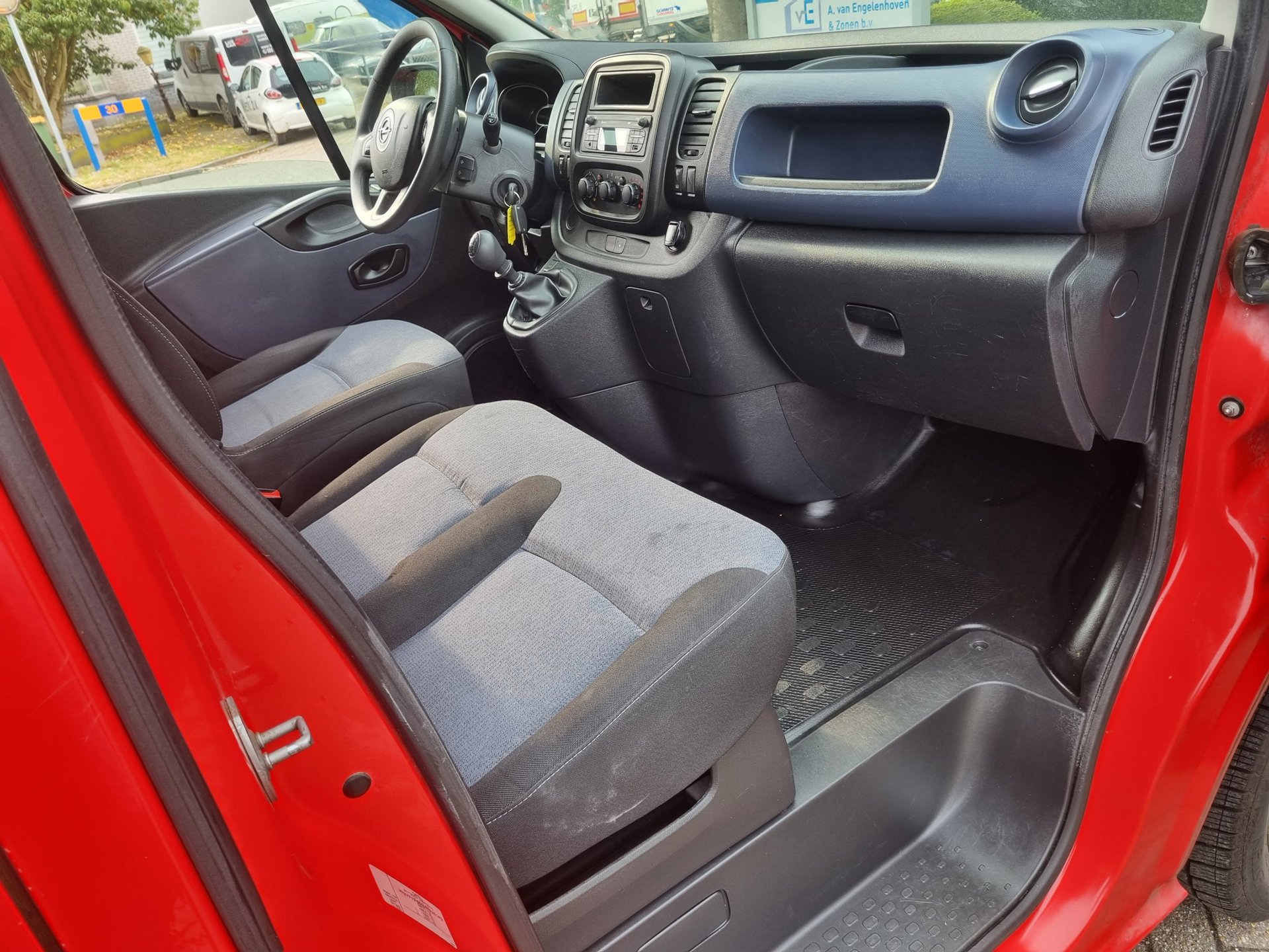 Foto van Opel Vivaro-b