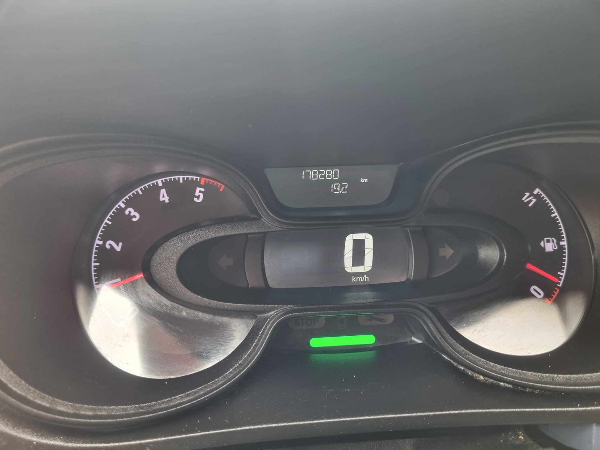 Foto van Opel Vivaro-b