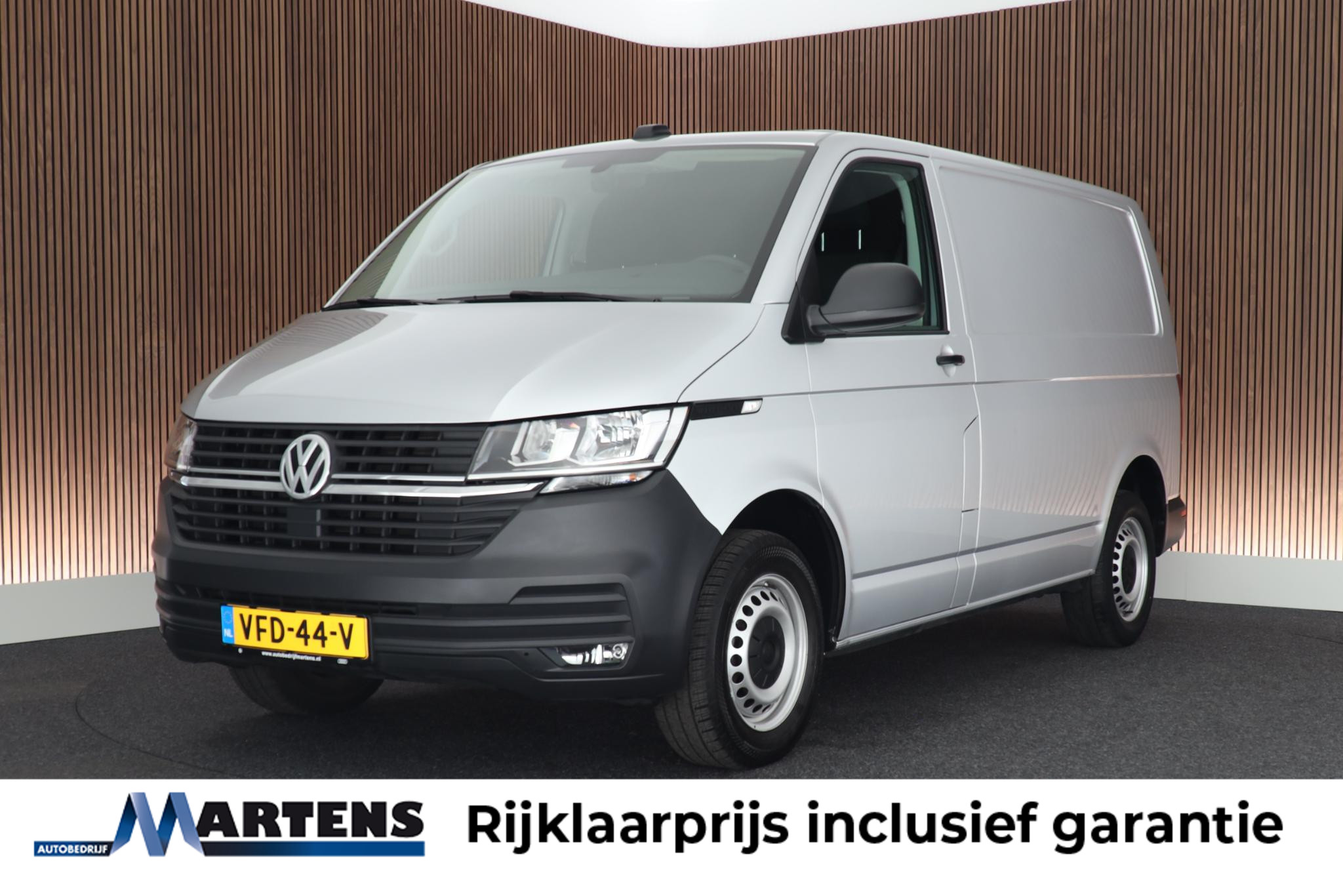 Volkswagen Transporter 2.0 TDI L1H1 30 Bulli 2020 - voorkant