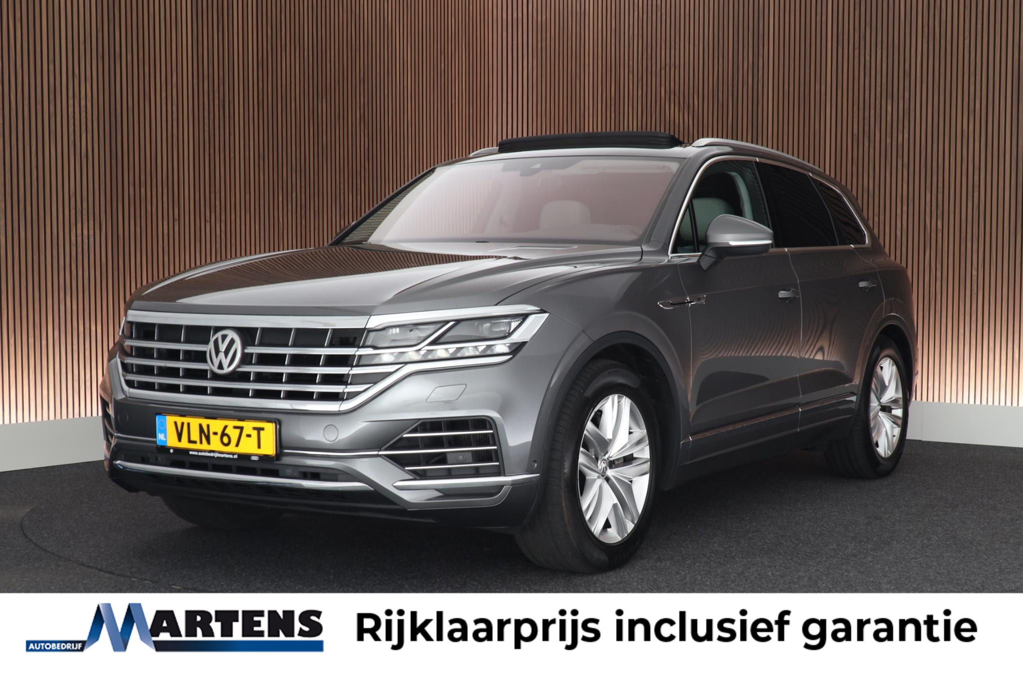 Volkswagen Touareg 3.0 TDI 230pk R-Line Grijs Kenteken 2019 - voorkant