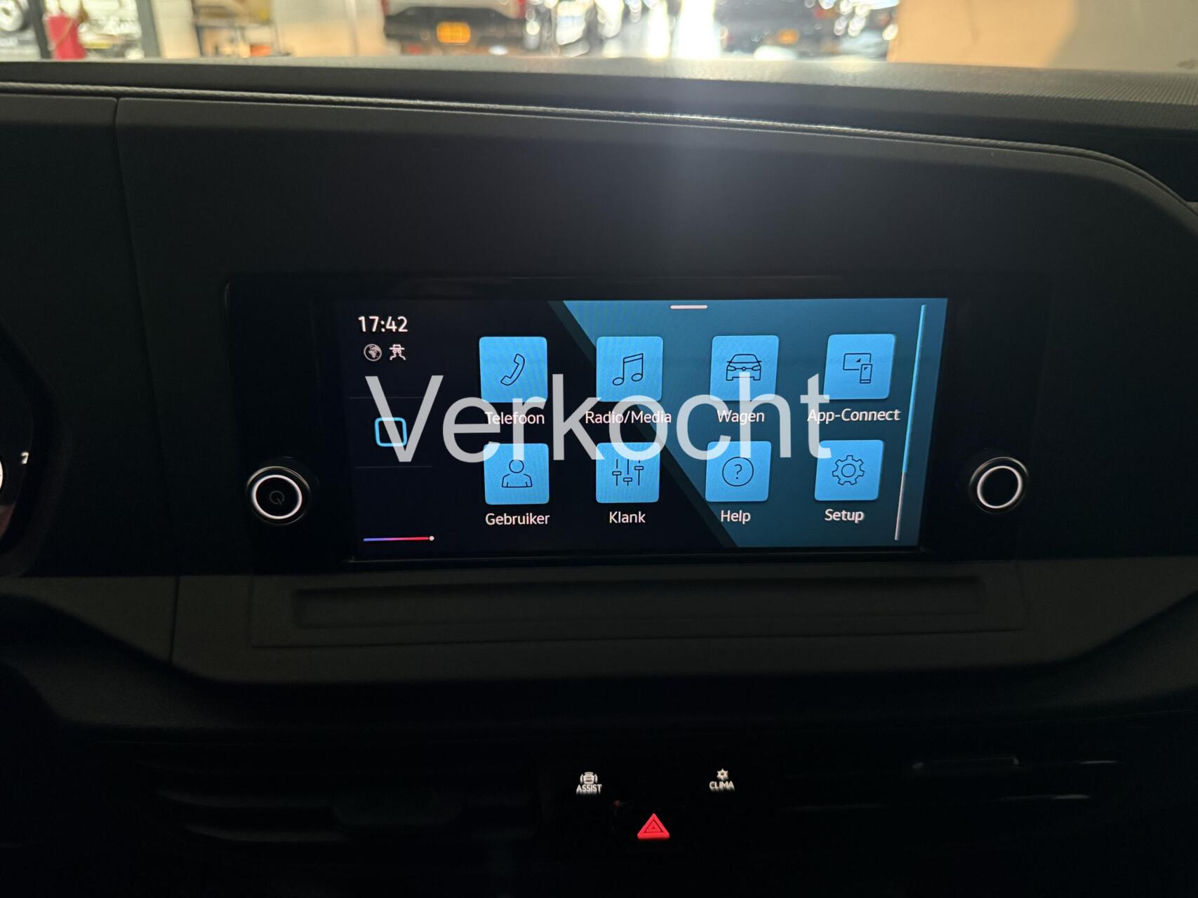 Foto van Volkswagen Caddy Modified Partition Wall
