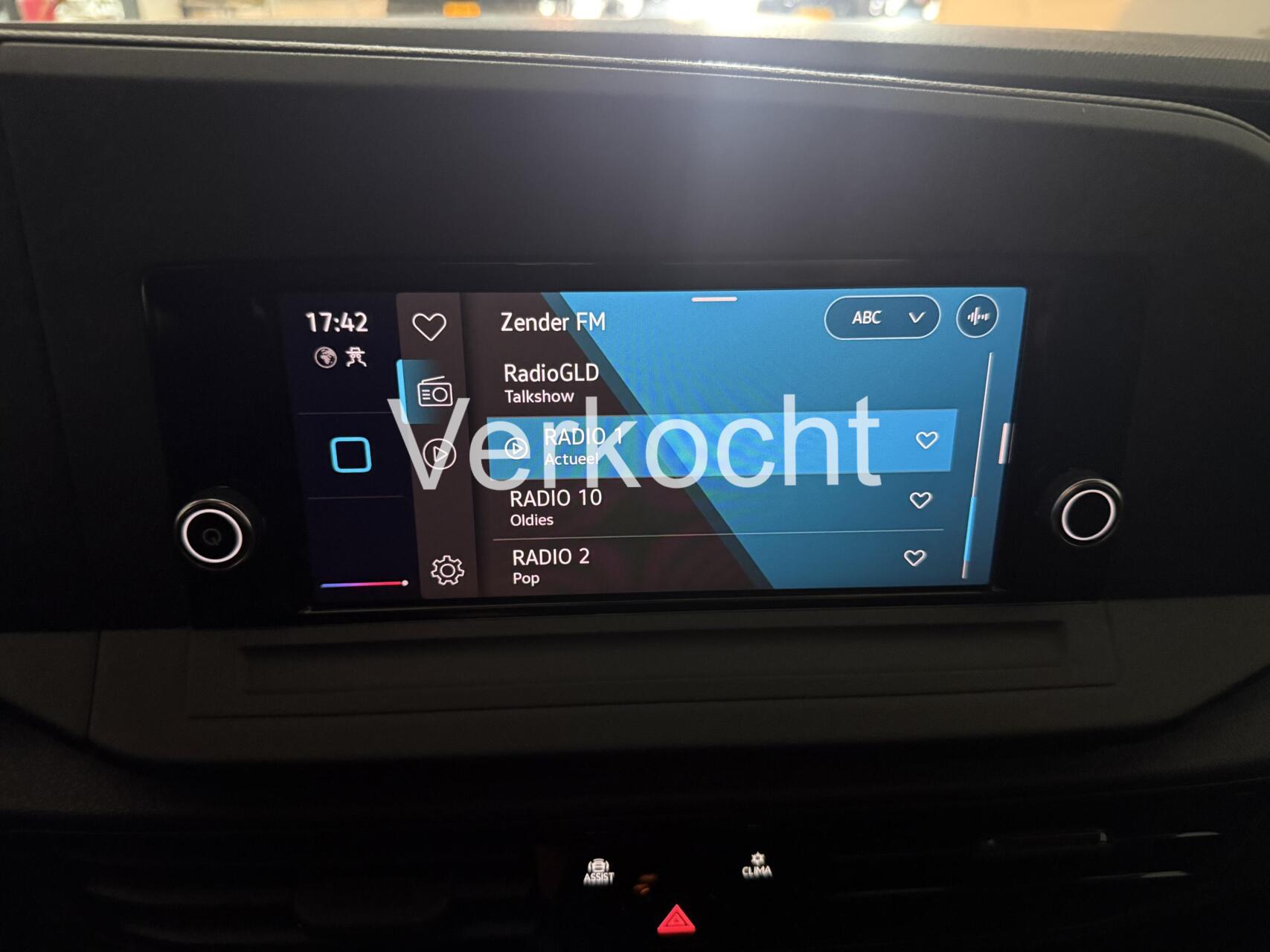 Foto van Volkswagen Caddy Modified Partition Wall