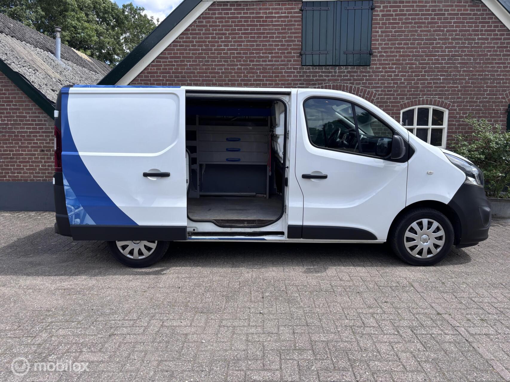 Foto van Opel Vivaro-b