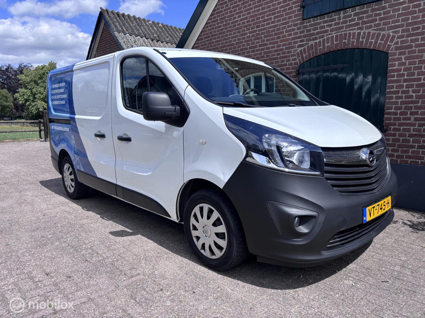Foto van Opel Vivaro-b