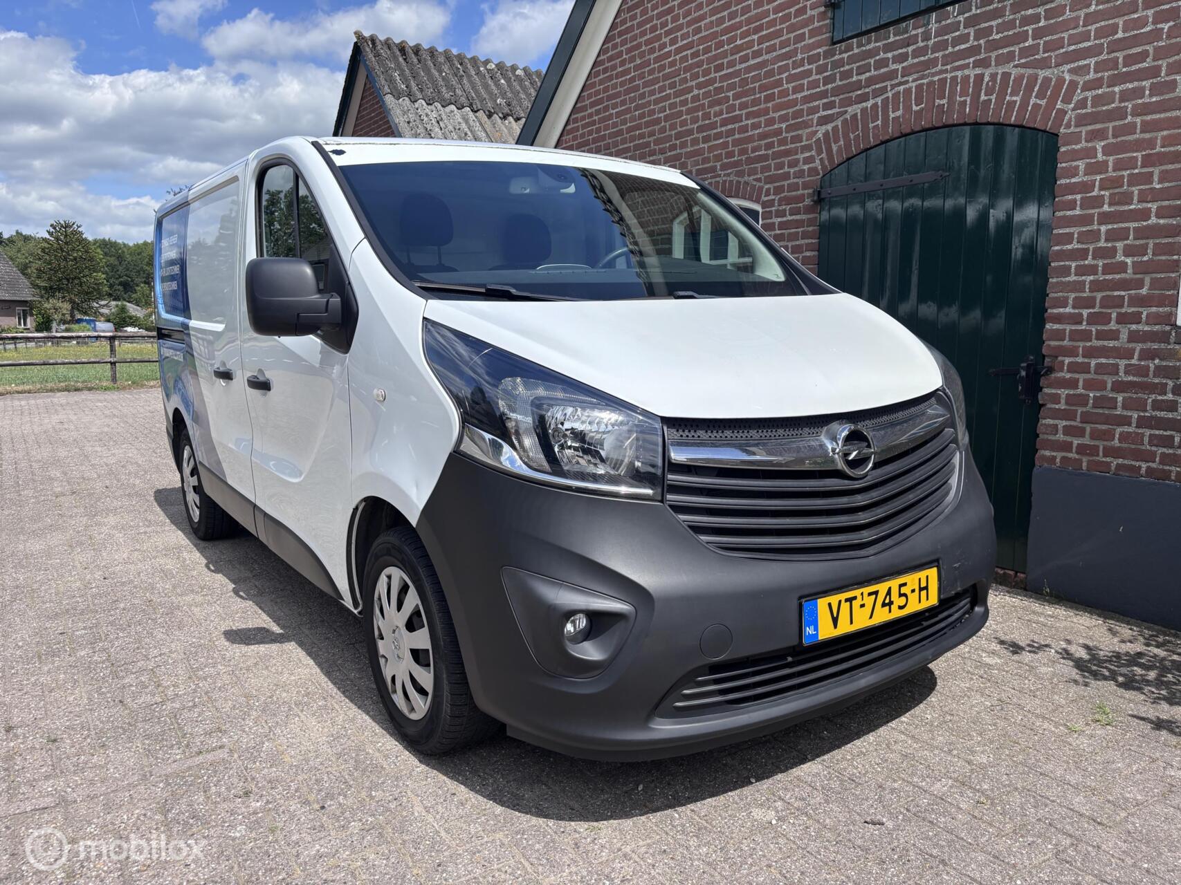 Foto van Opel Vivaro-b