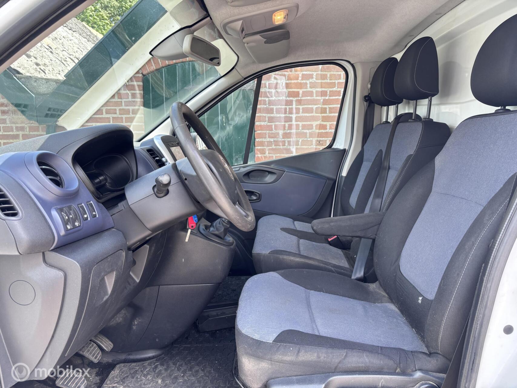 Foto van Opel Vivaro-b