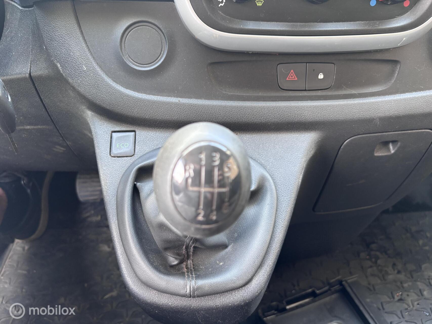 Foto van Opel Vivaro-b
